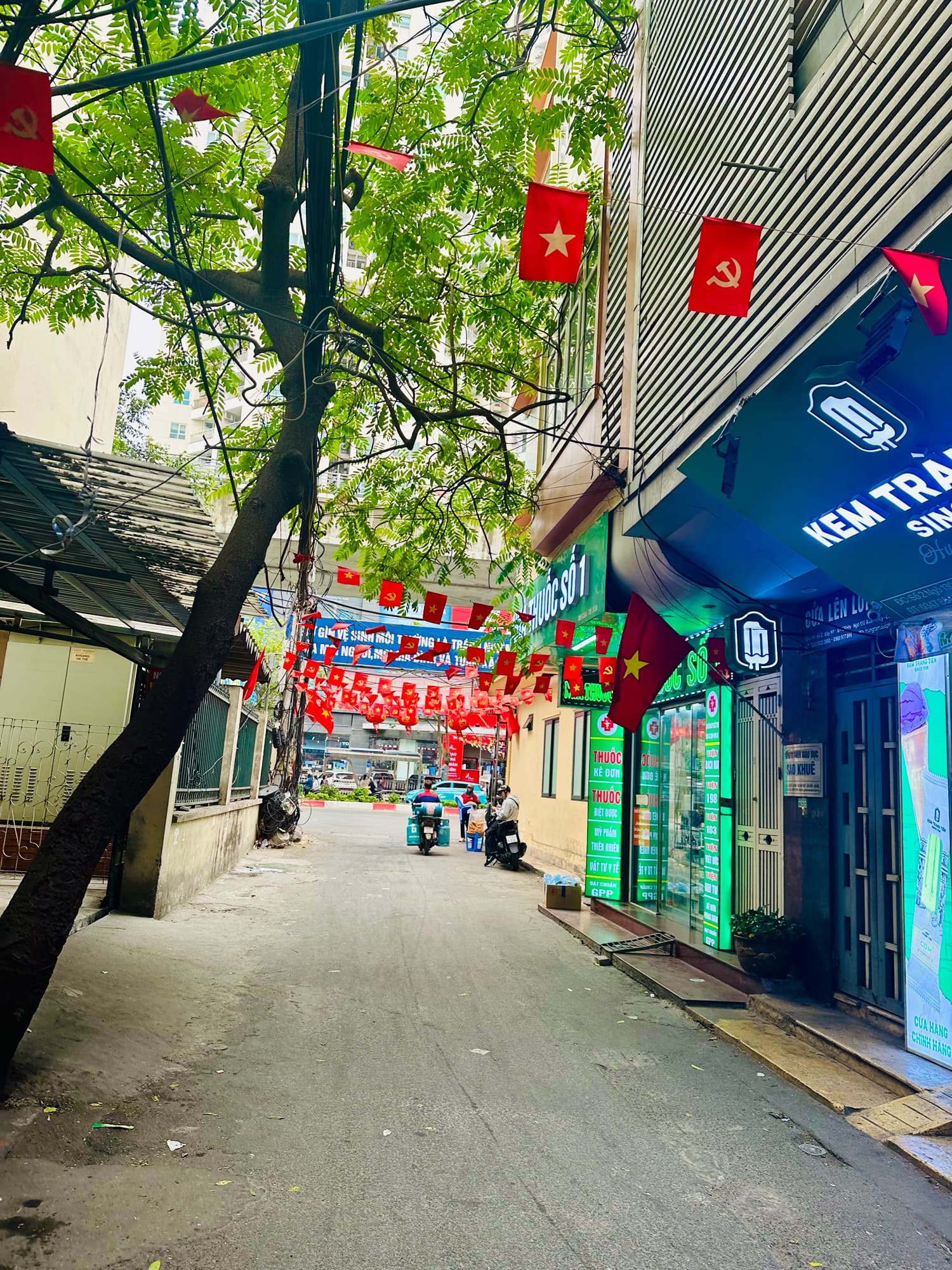 Nhà đất mặt phố, Cầu Giấy, Hà Nội - 50m² giá 24.9 tỷ