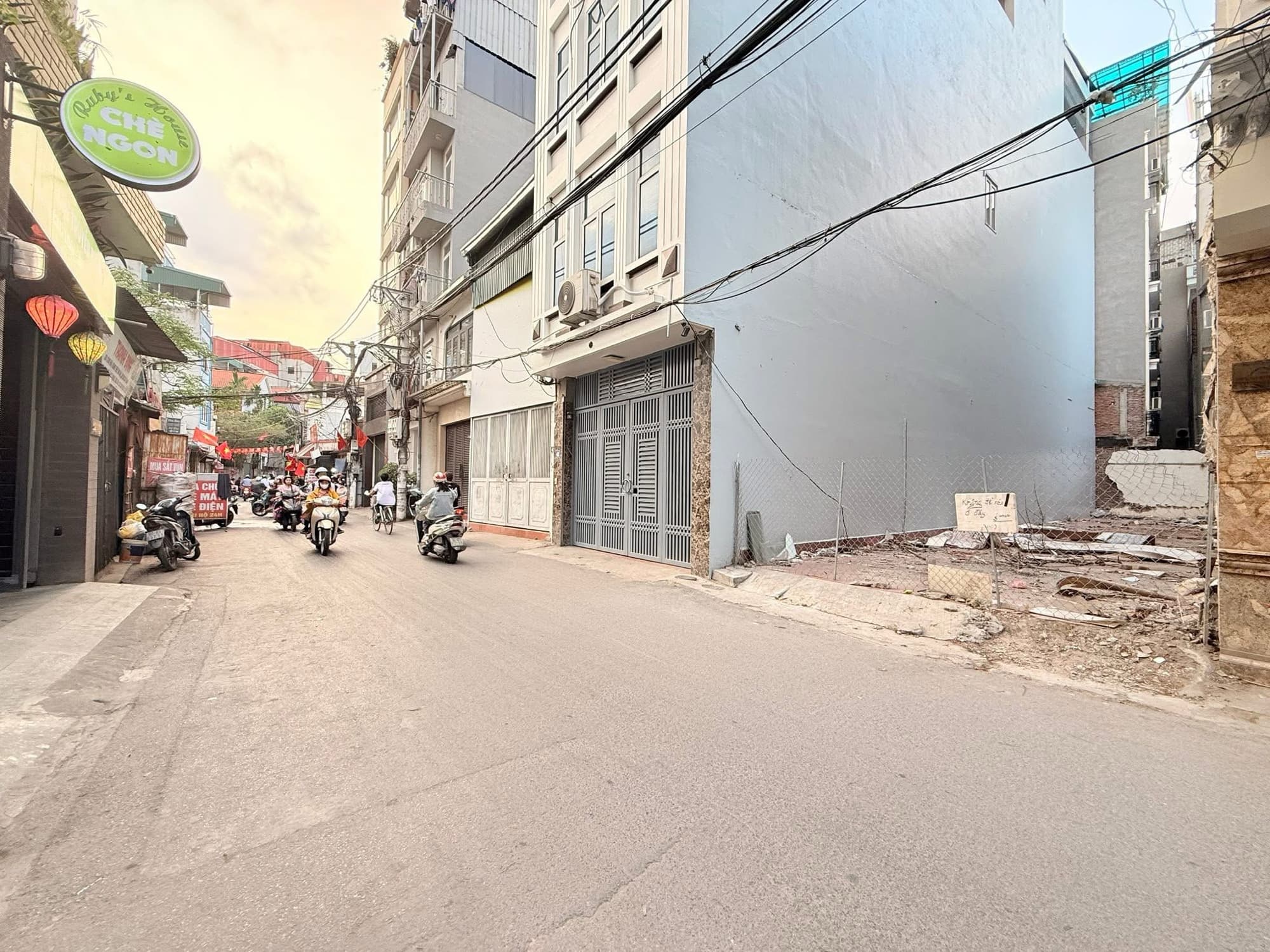 Nhà đất mặt phố, Hoàng Mai, Hà Nội - 104m² giá 26.8 tỷ