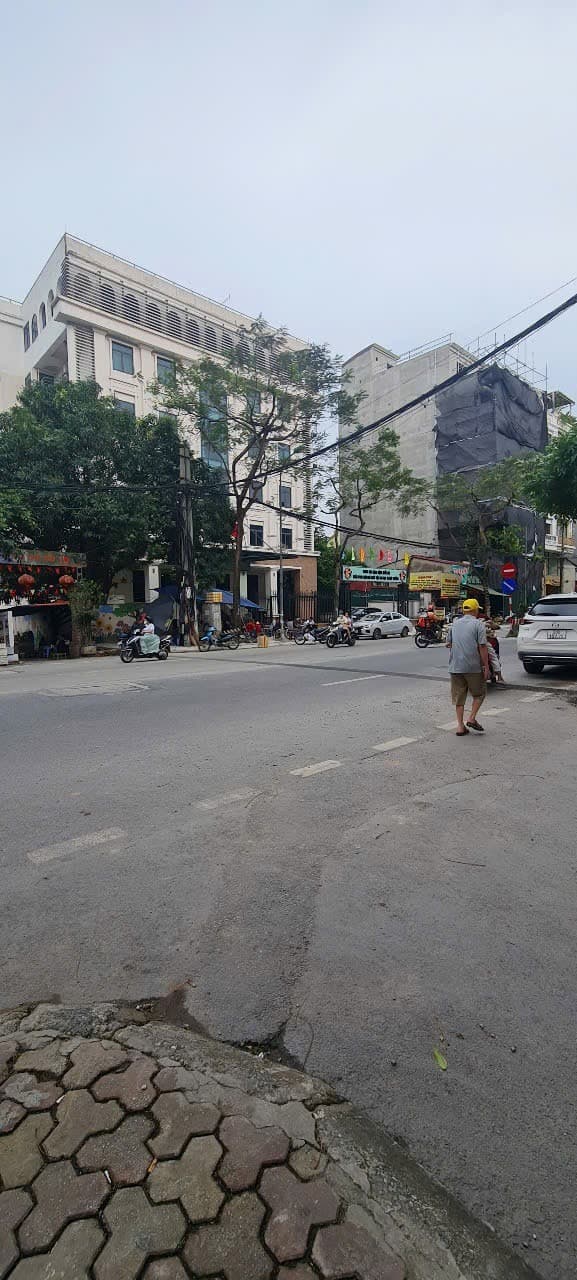 Nhà đất mặt phố, Tây Hồ, Hà Nội - 68m² giá 23.8 tỷ