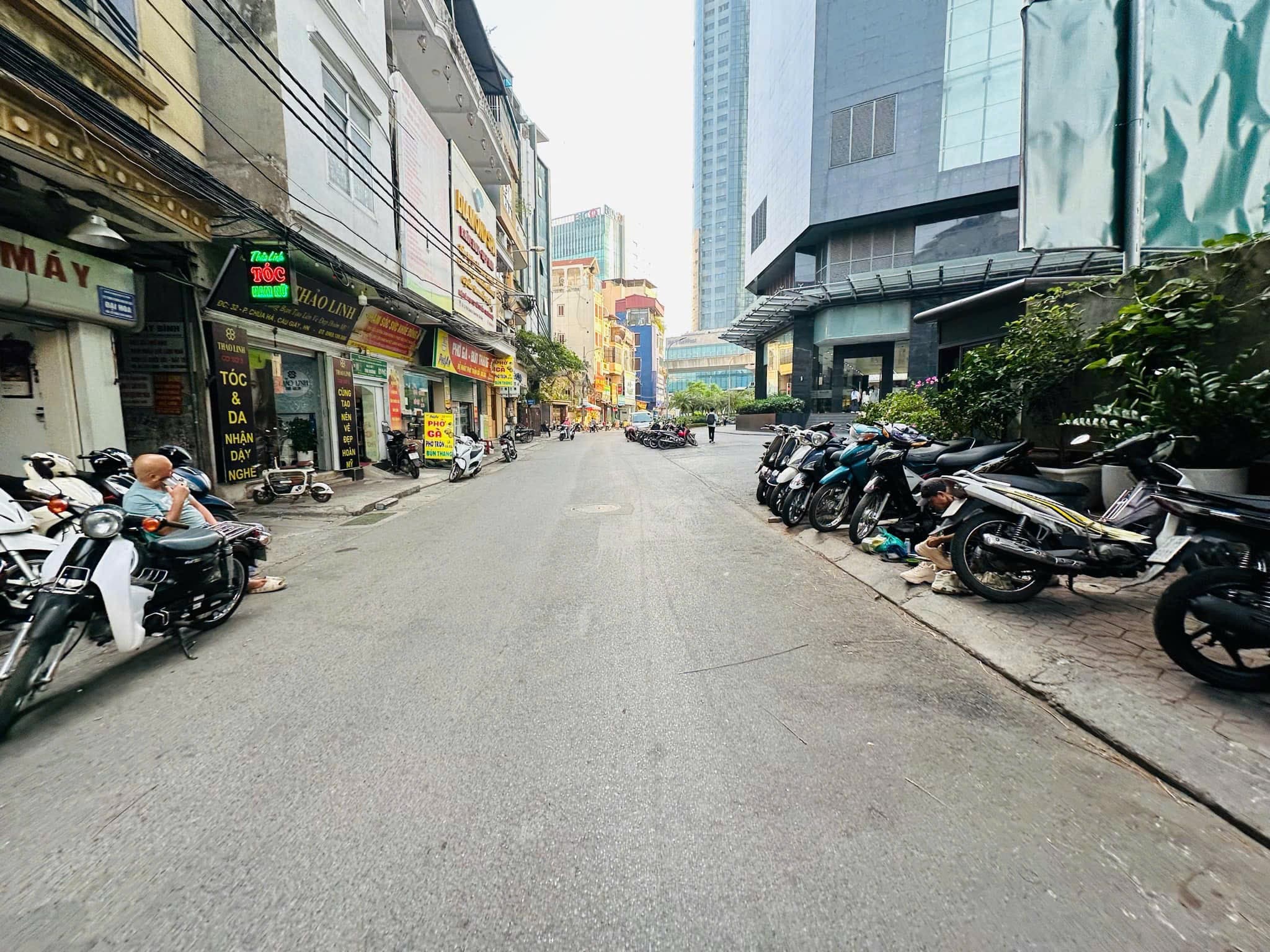 Nhà đất mặt phố, Cầu Giấy, Hà Nội - 61m² giá 16.5 tỷ