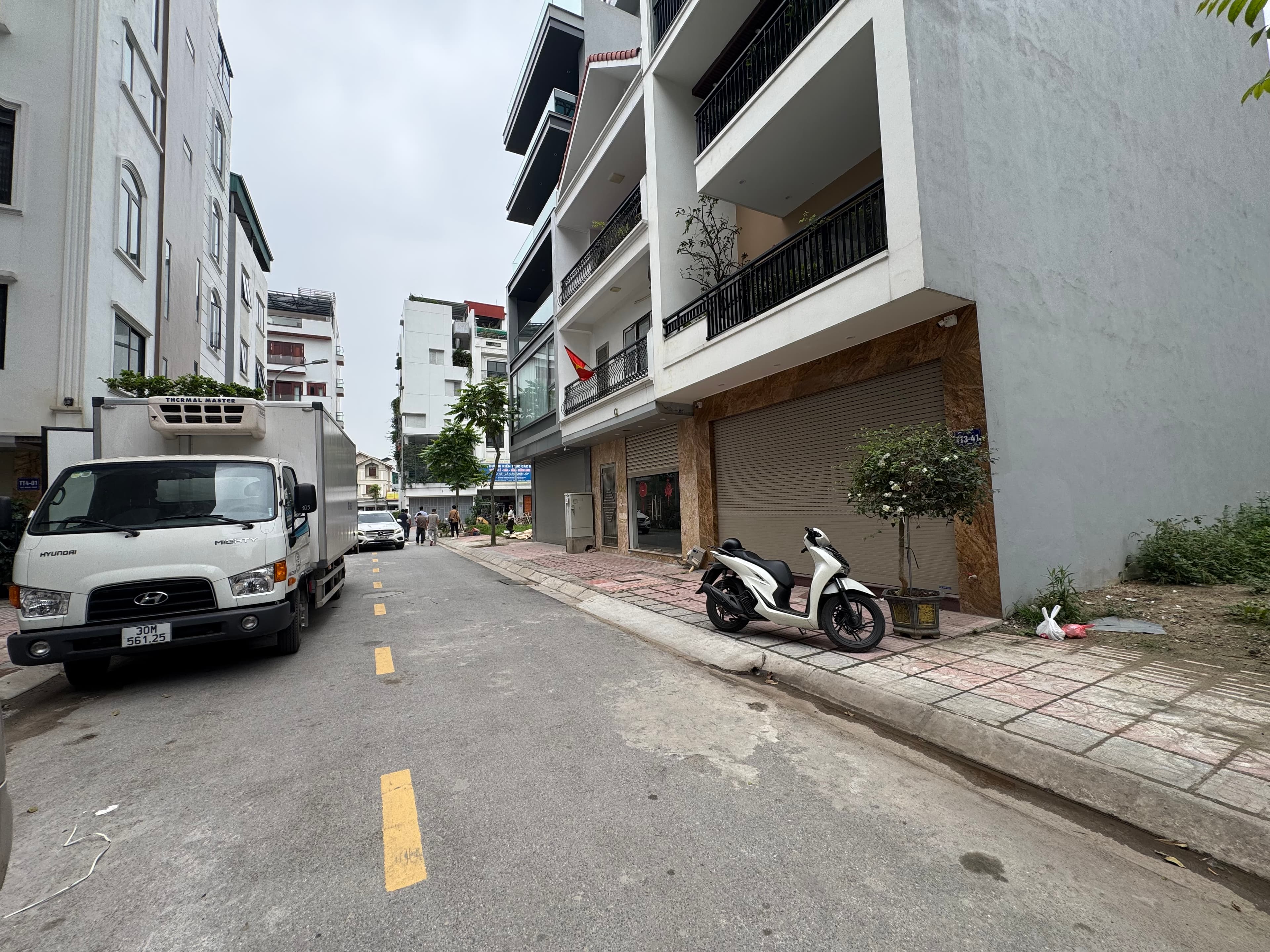 Nhà đất mặt phố, Long Biên, Hà Nội - 75m² giá 27.5 tỷ
