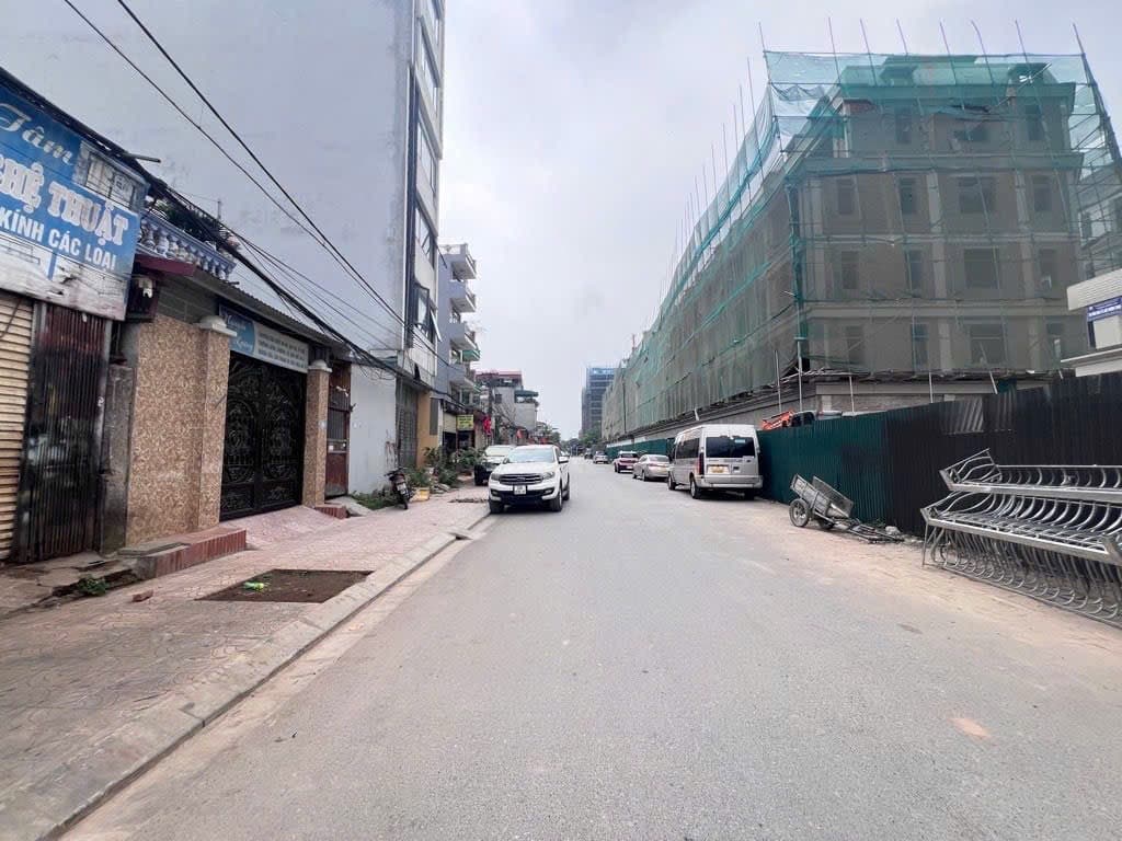Nhà đất mặt phố, Long Biên, Hà Nội - 205m² giá 30.9 tỷ