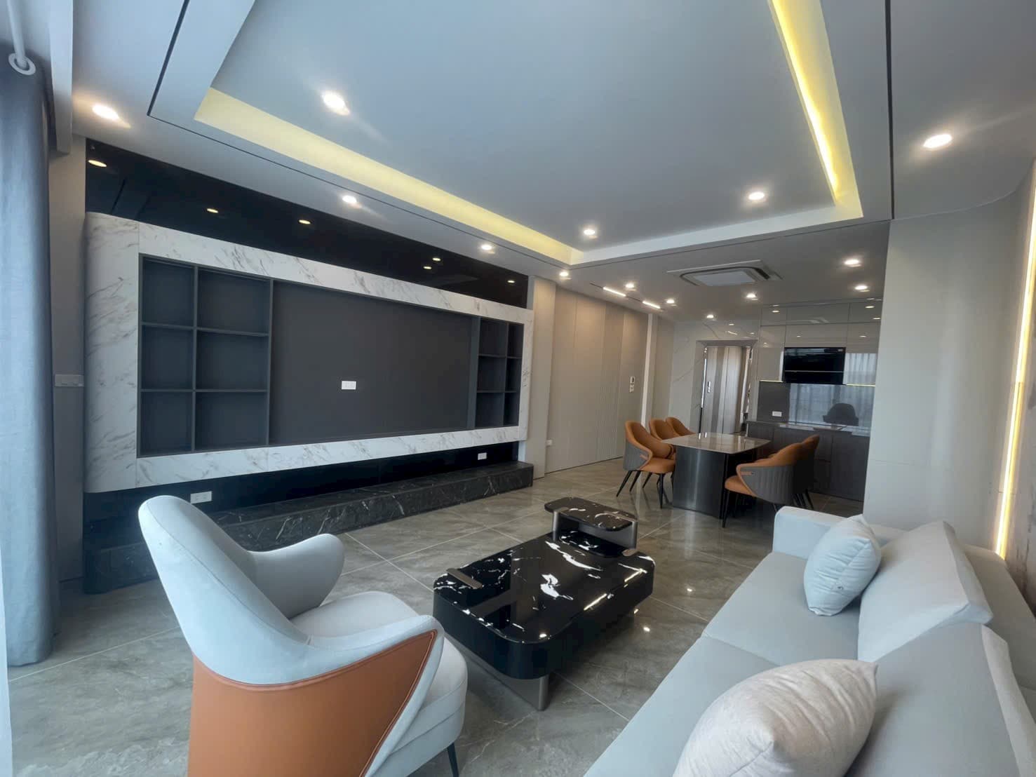 Nhà đất mặt phố, Long Biên, Hà Nội - 52m² giá 19.8 tỷ