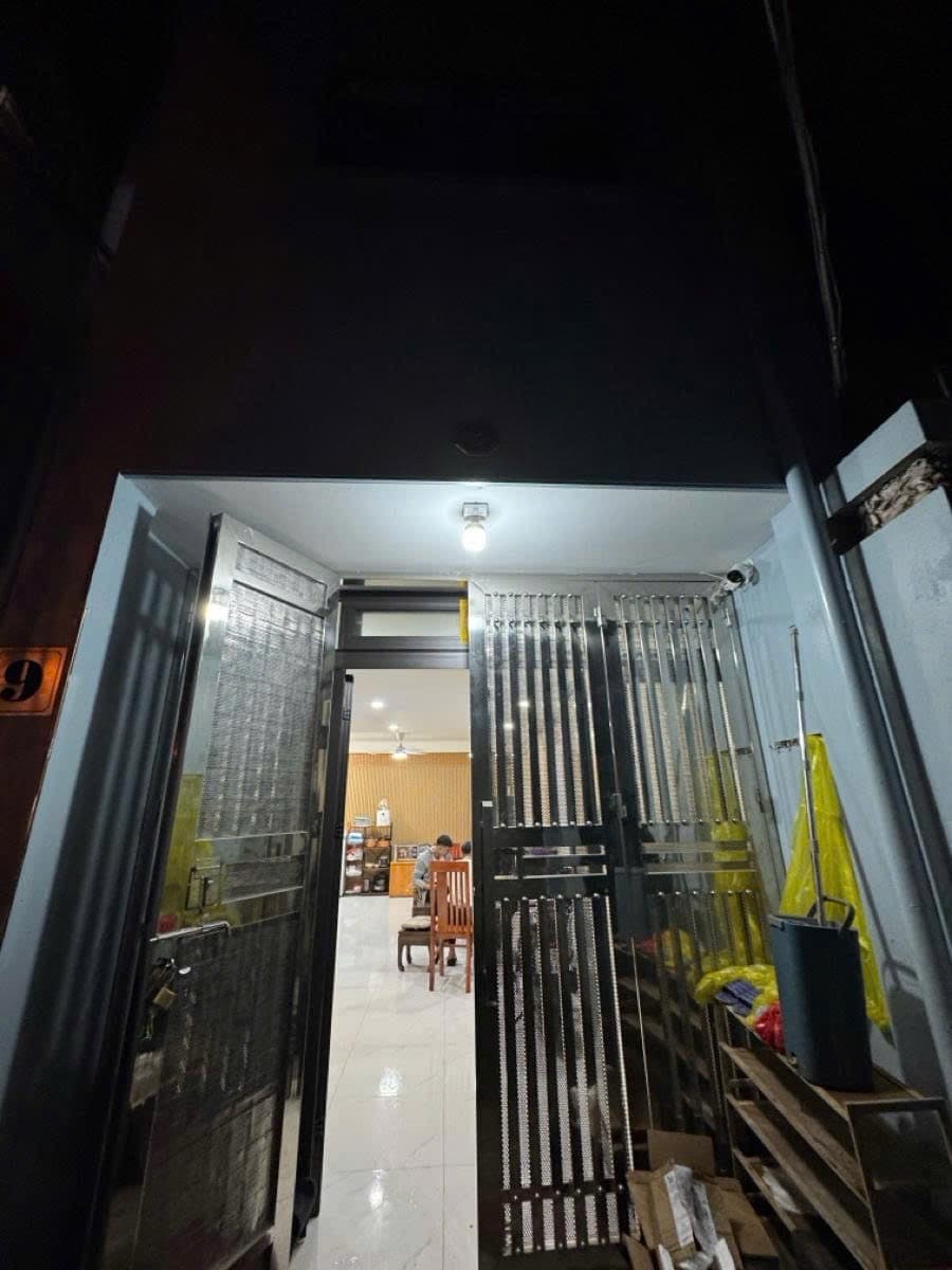 Nhà đất mặt phố, Cầu Giấy, Hà Nội - 44m² giá 10.9 tỷ