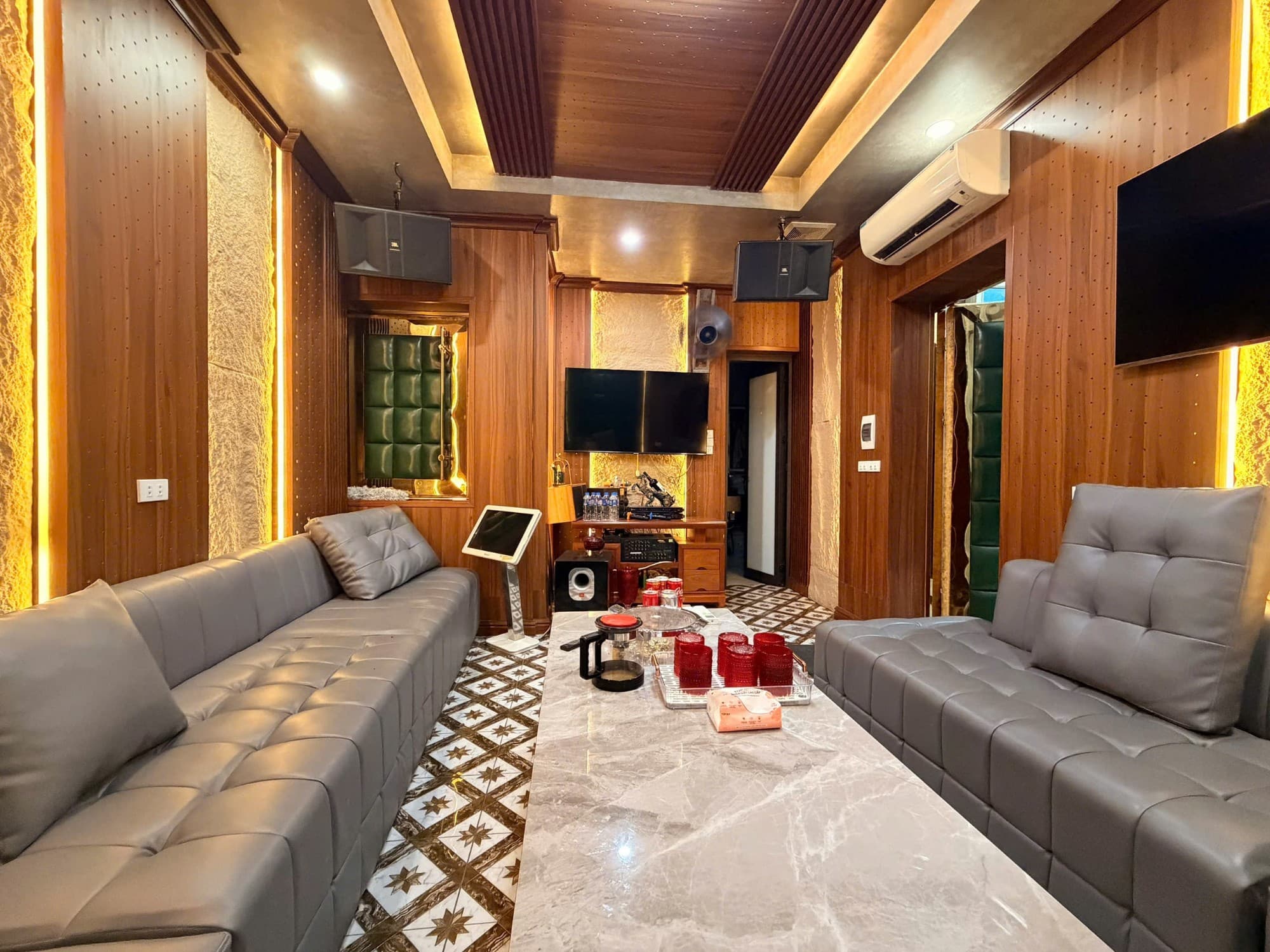 Nhà đất mặt phố, Đống Đa, Hà Nội - 73m² giá 26.8 tỷ