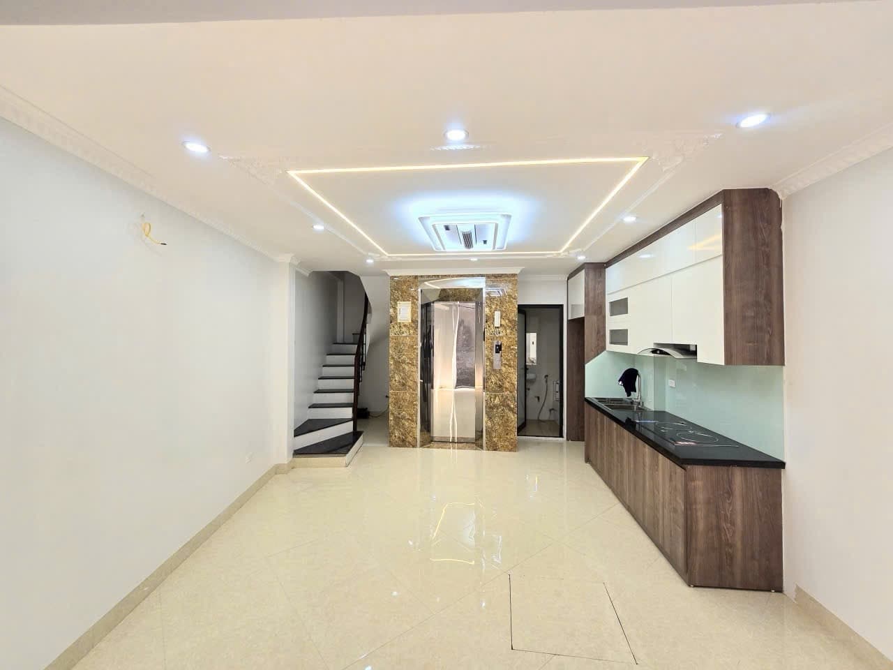 Nhà đất mặt phố, Đống Đa, Hà Nội - 35m² giá 9.38 tỷ