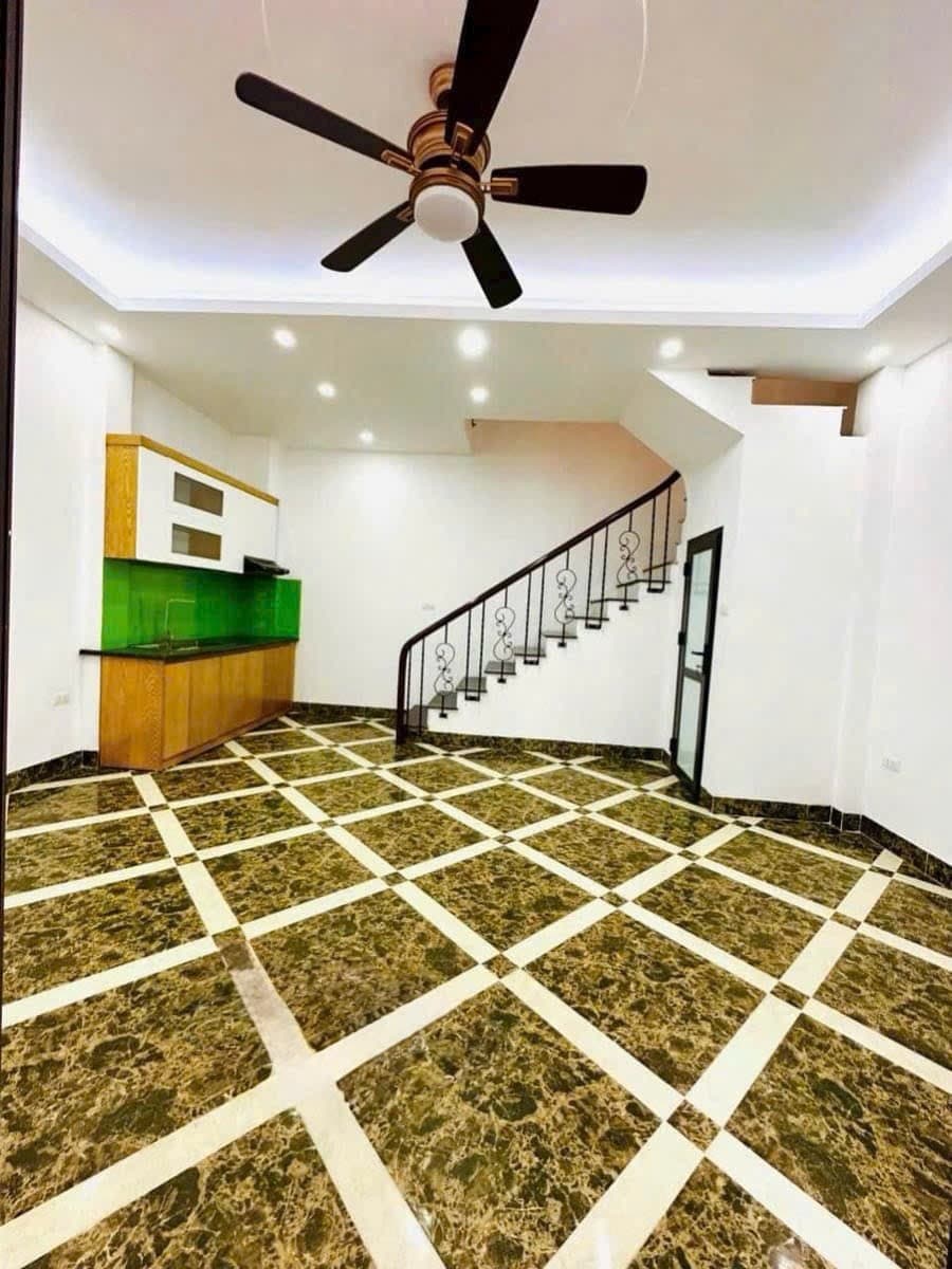 Nhà đất mặt phố, Long Biên, Hà Nội - 32m² giá 7.6 tỷ