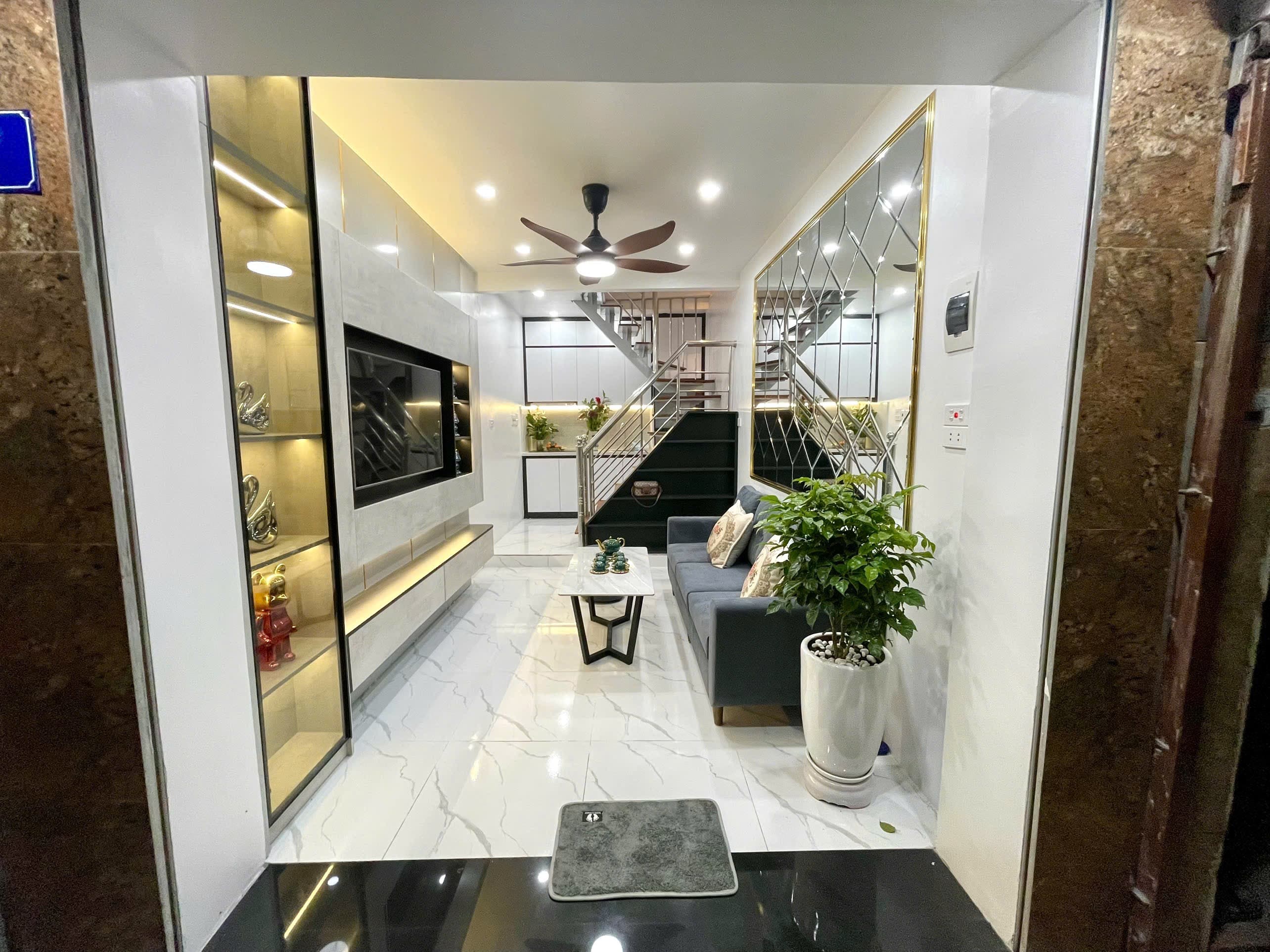 Nhà đất mặt phố, Đống Đa, Hà Nội - 17m² giá 5.6 tỷ