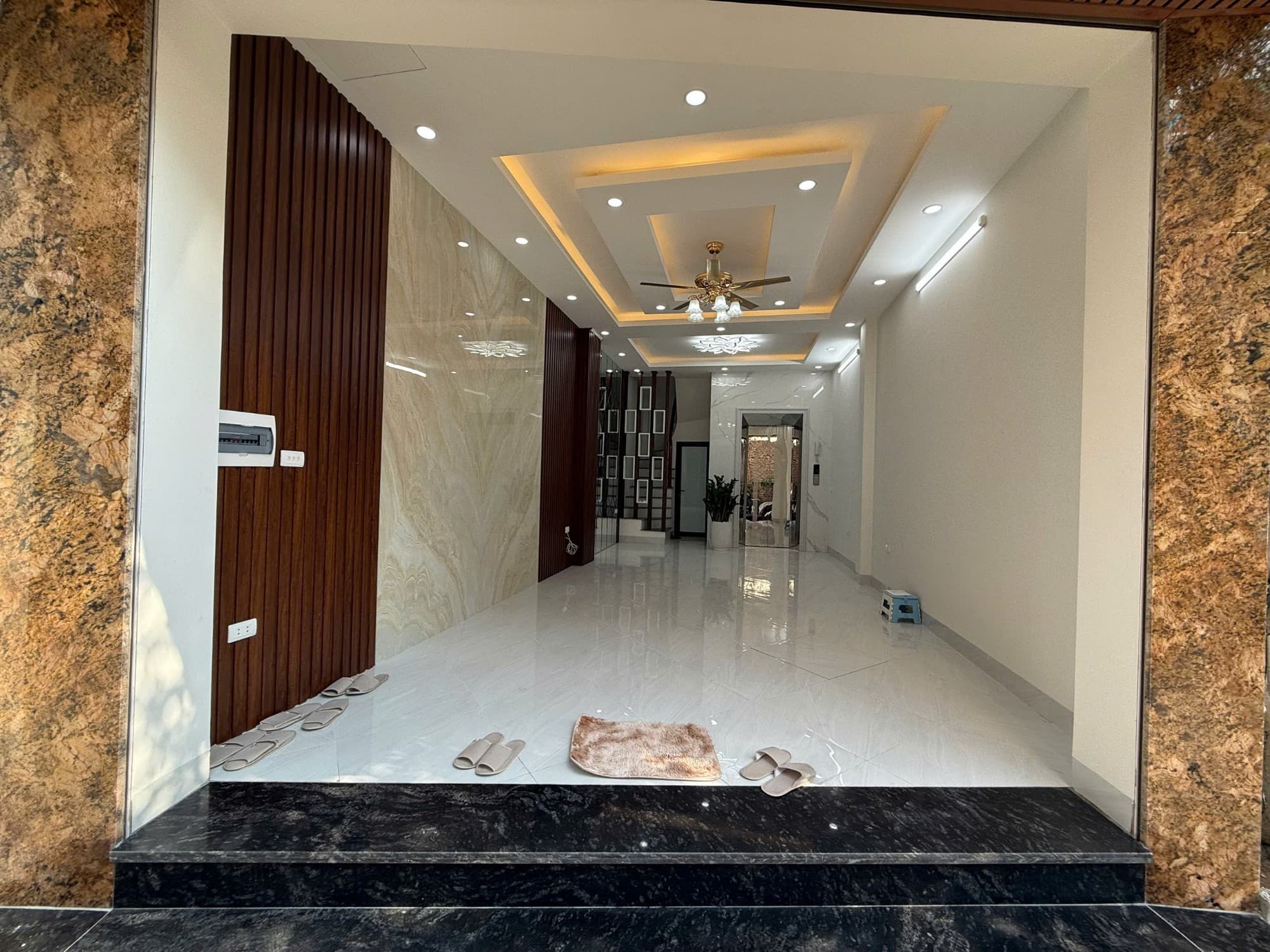 Nhà đất mặt phố, Hoàng Mai, Hà Nội - 38m² giá 9.6 tỷ