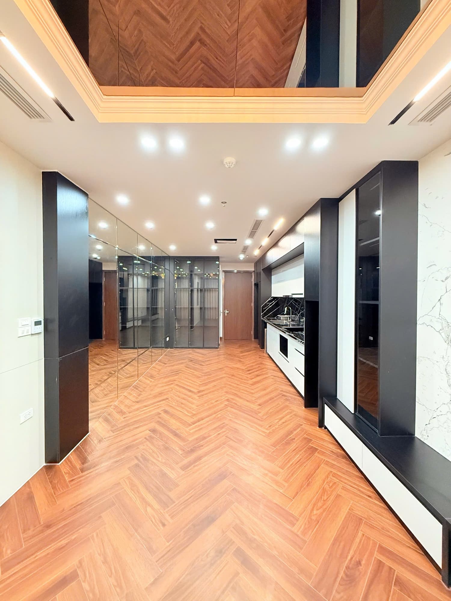 Nhà đất mặt phố, Cầu Giấy, Hà Nội - 53m² giá 29.5 tỷ