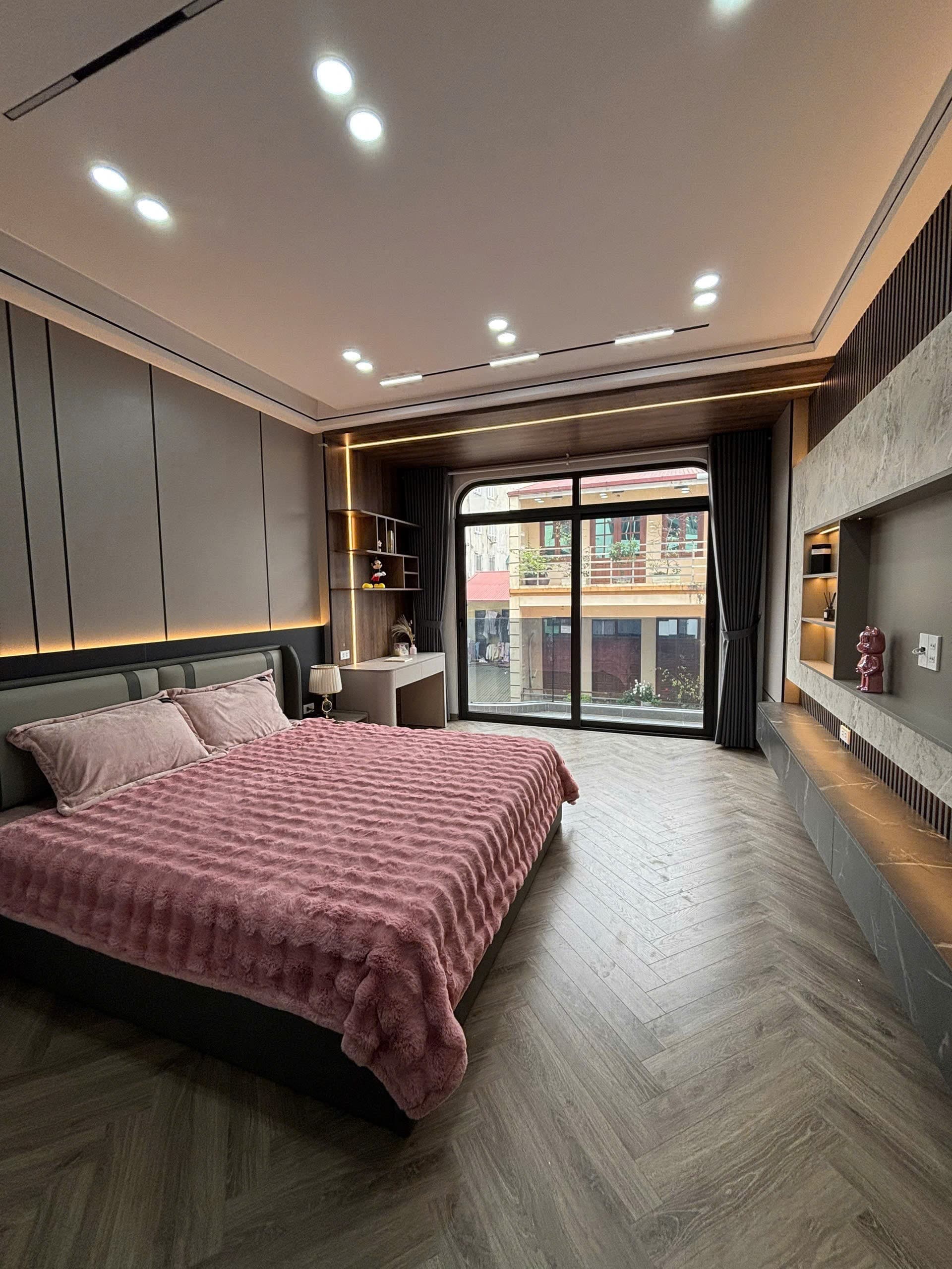 Nhà đất mặt phố, Long Biên, Hà Nội - 46.6m² giá 18.5 tỷ