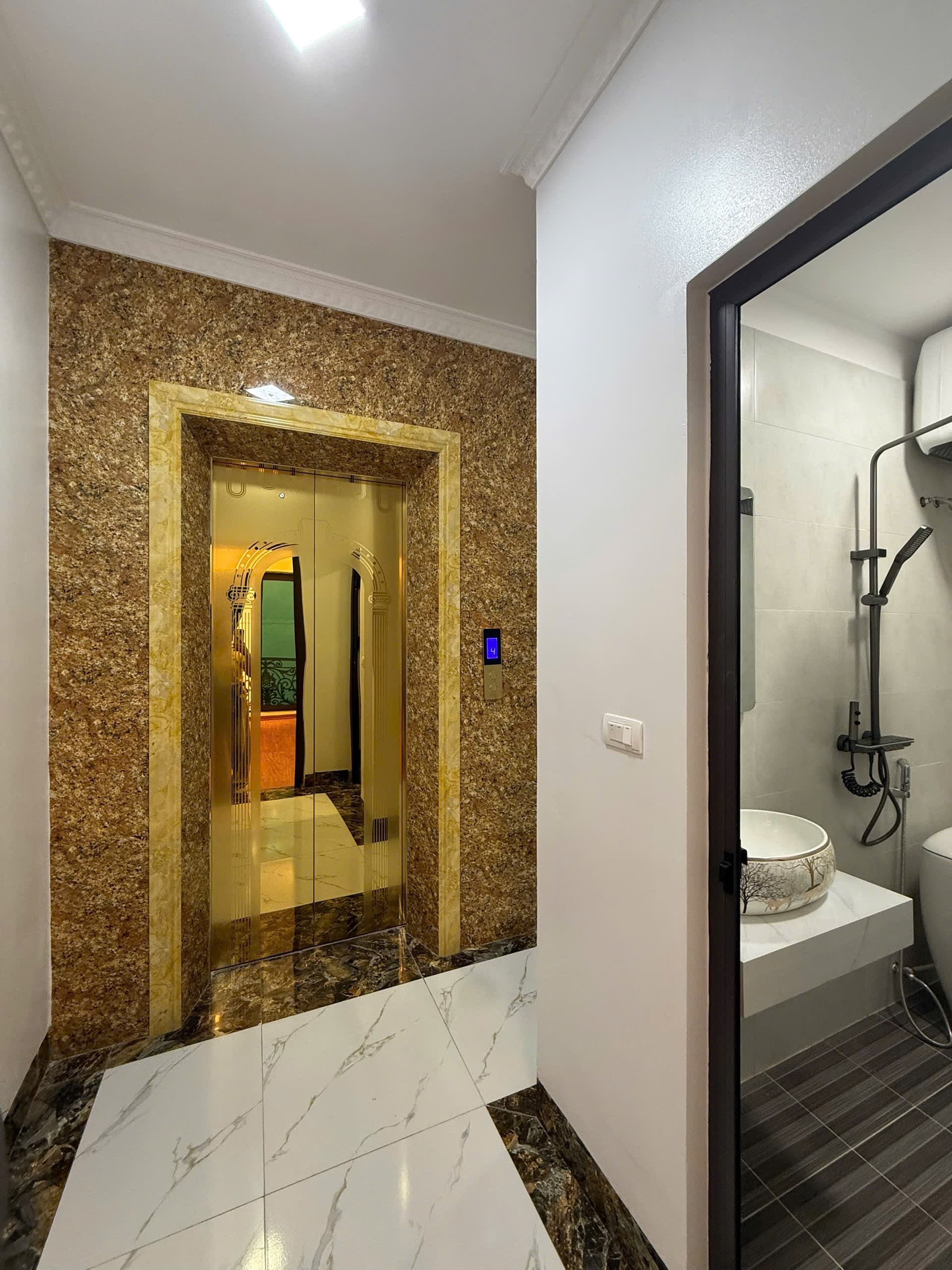 Nhà đất mặt phố, Đống Đa, Hà Nội - 28m² giá 10.8 tỷ