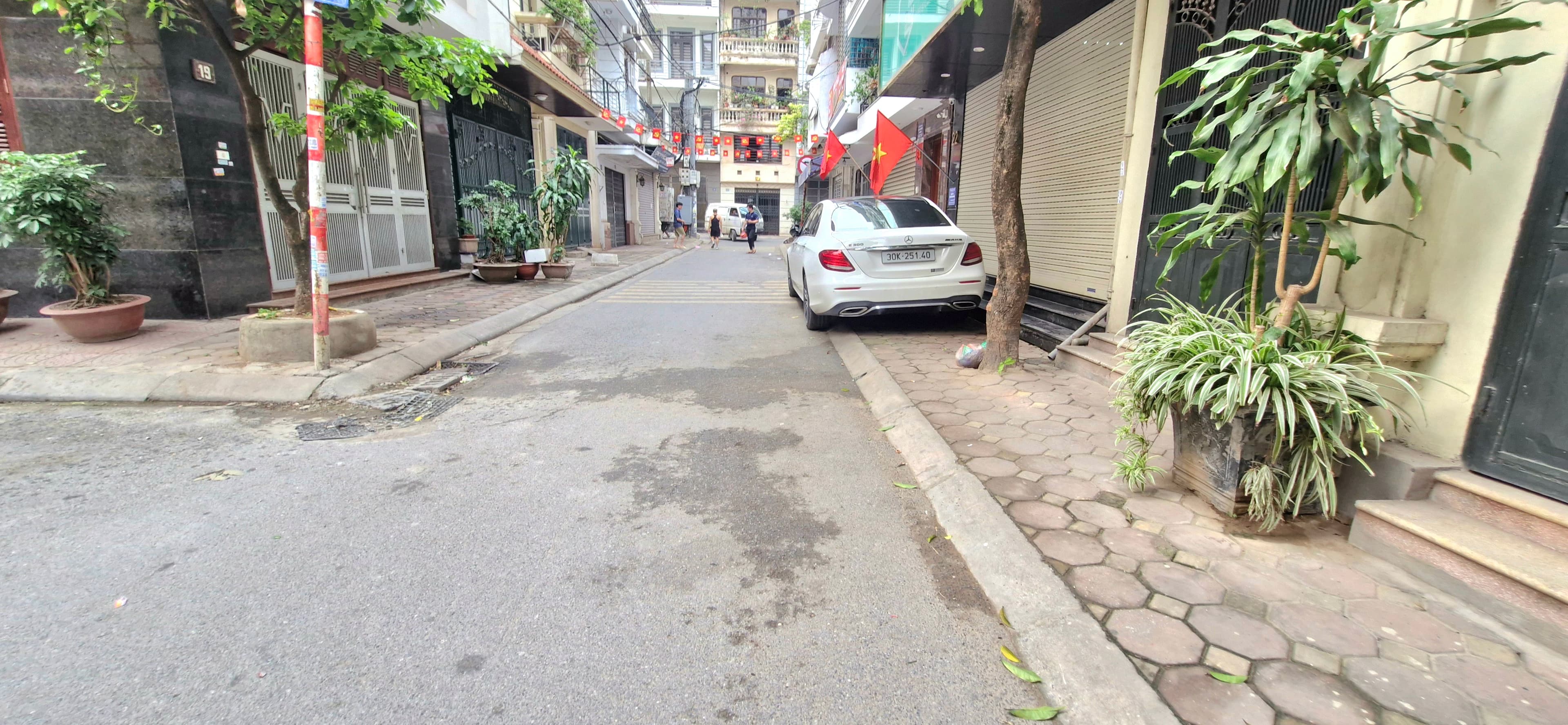 Nhà đất mặt phố, Hoàng Mai, Hà Nội - 72m² giá 25 tỷ