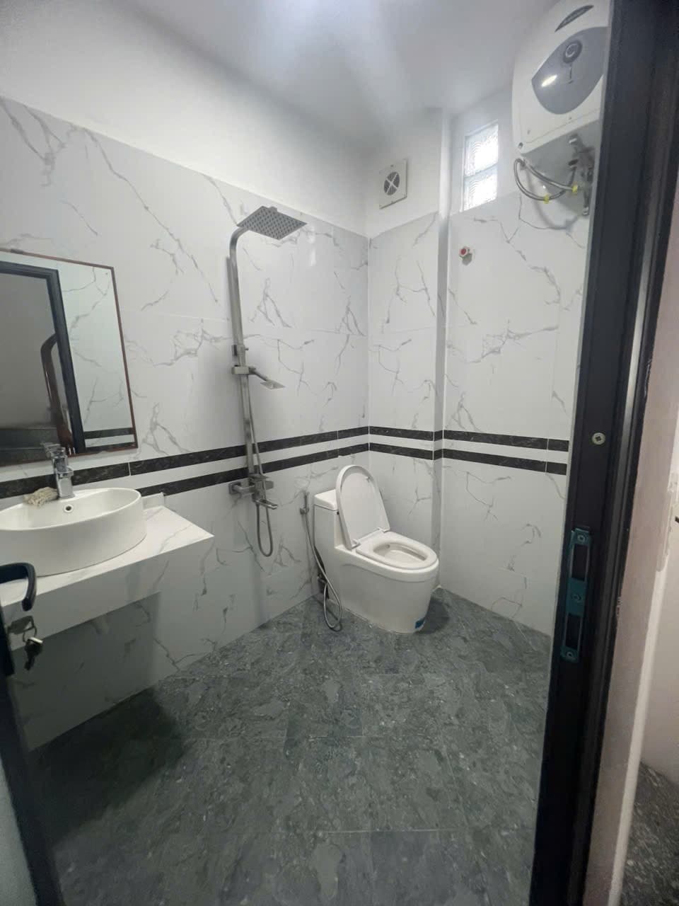 Nhà đất mặt phố, Long Biên, Hà Nội - 26.8m² giá 9.4 tỷ