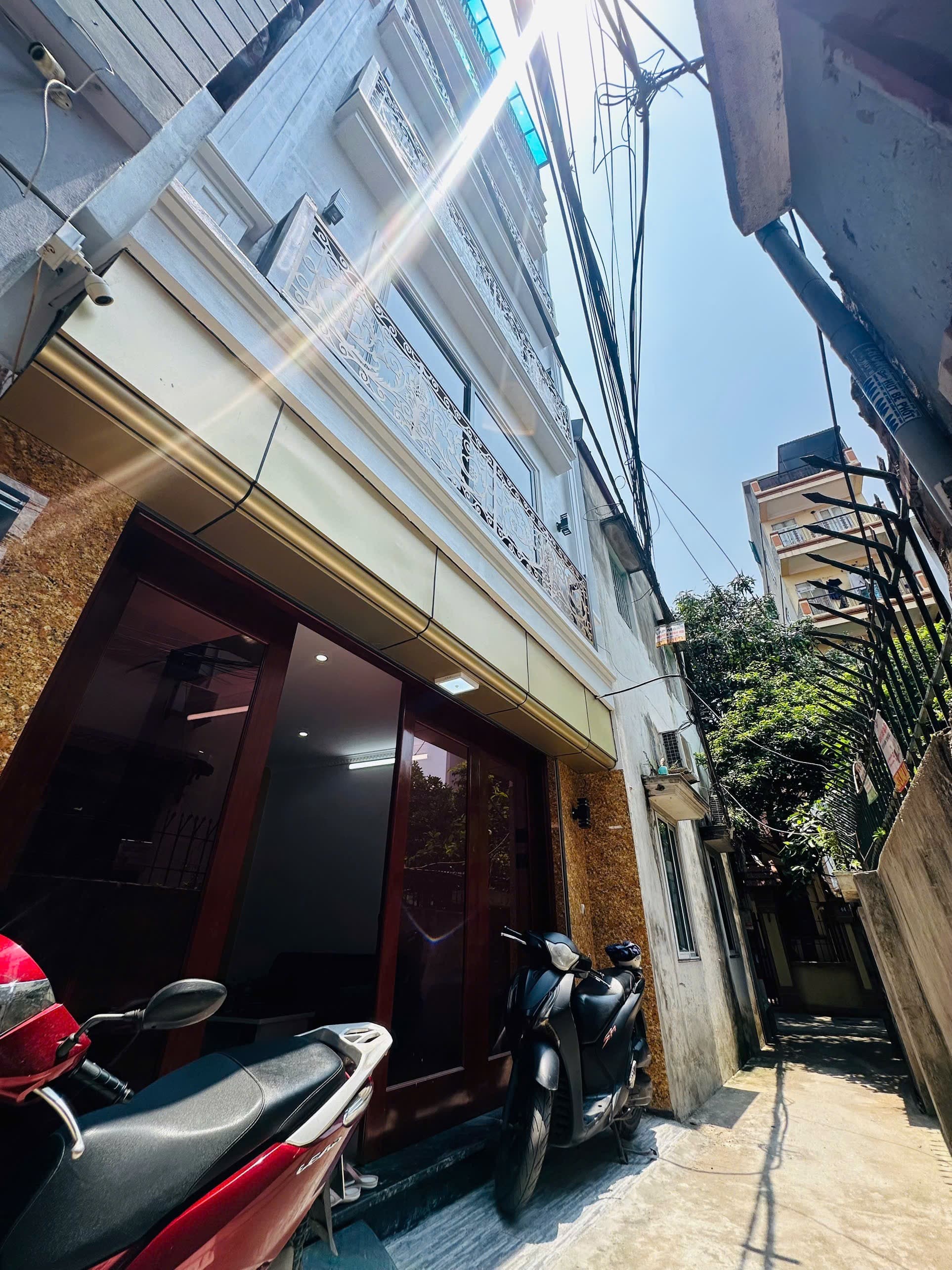 Nhà đất mặt phố, Hoàng Mai, Hà Nội - 40m² giá 11.2 tỷ