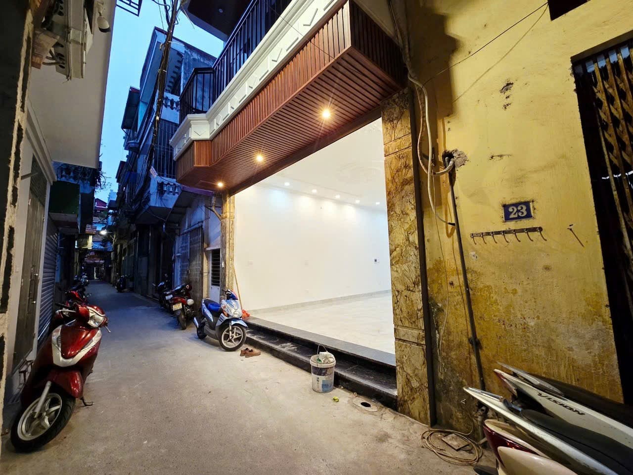 Nhà đất mặt phố, Long Biên, Hà Nội - 50m² giá 9.7 tỷ
