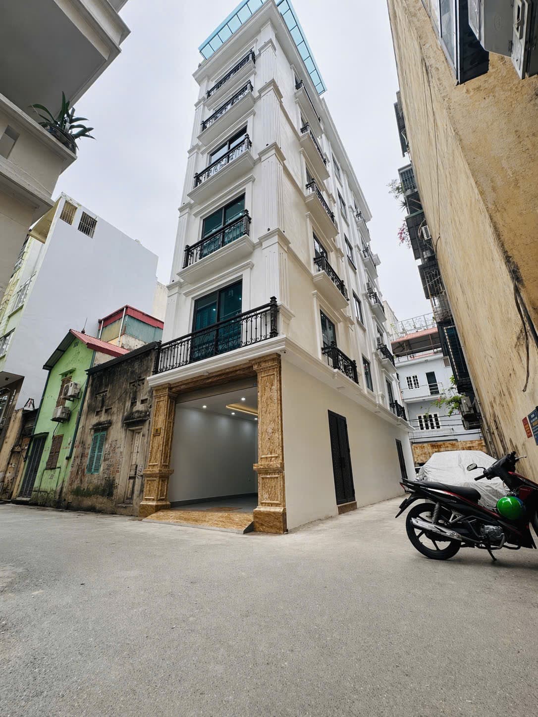 Nhà đất mặt phố, Cầu Giấy, Hà Nội - 62m² giá 32.5 tỷ