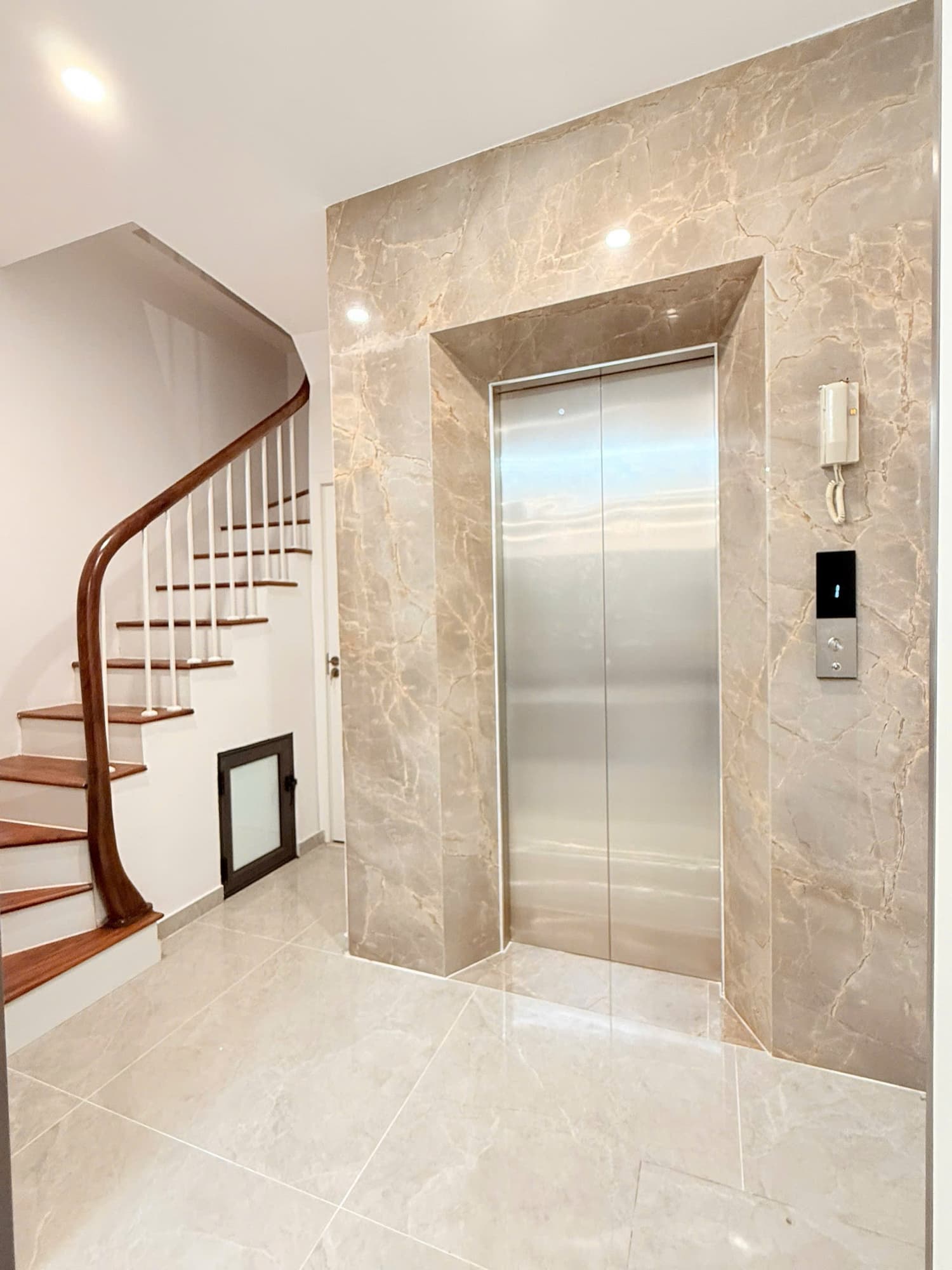 Nhà đất mặt phố, Tây Hồ, Hà Nội - 69m² giá 14.4 tỷ