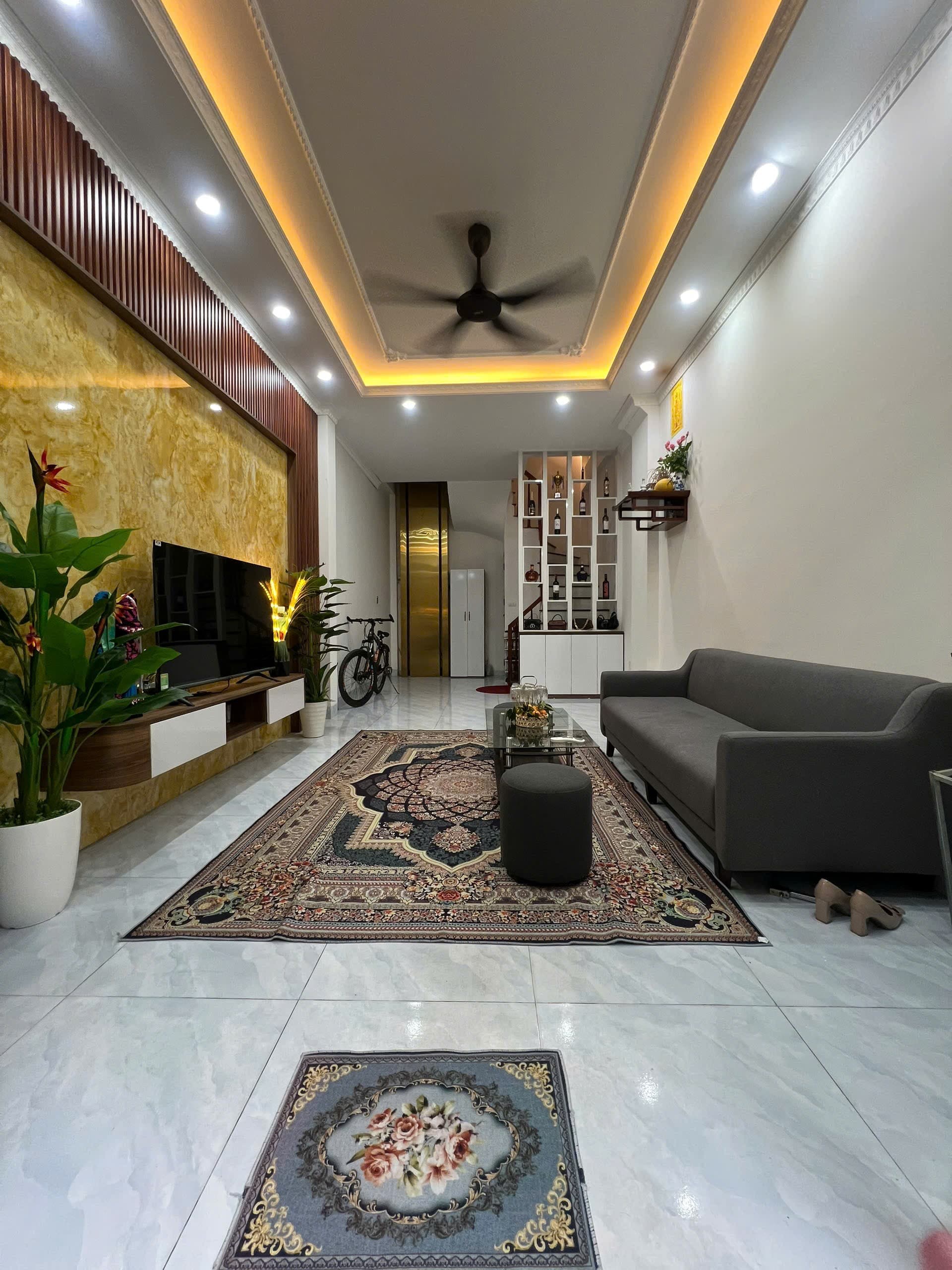 Nhà đất mặt phố, Hoàng Mai, Hà Nội - 32m² giá 12.85 tỷ
