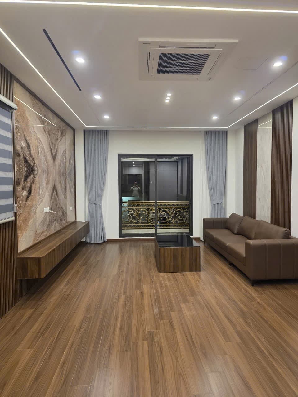 Nhà đất mặt phố, Long Biên, Hà Nội - 79m² giá 29.8 tỷ
