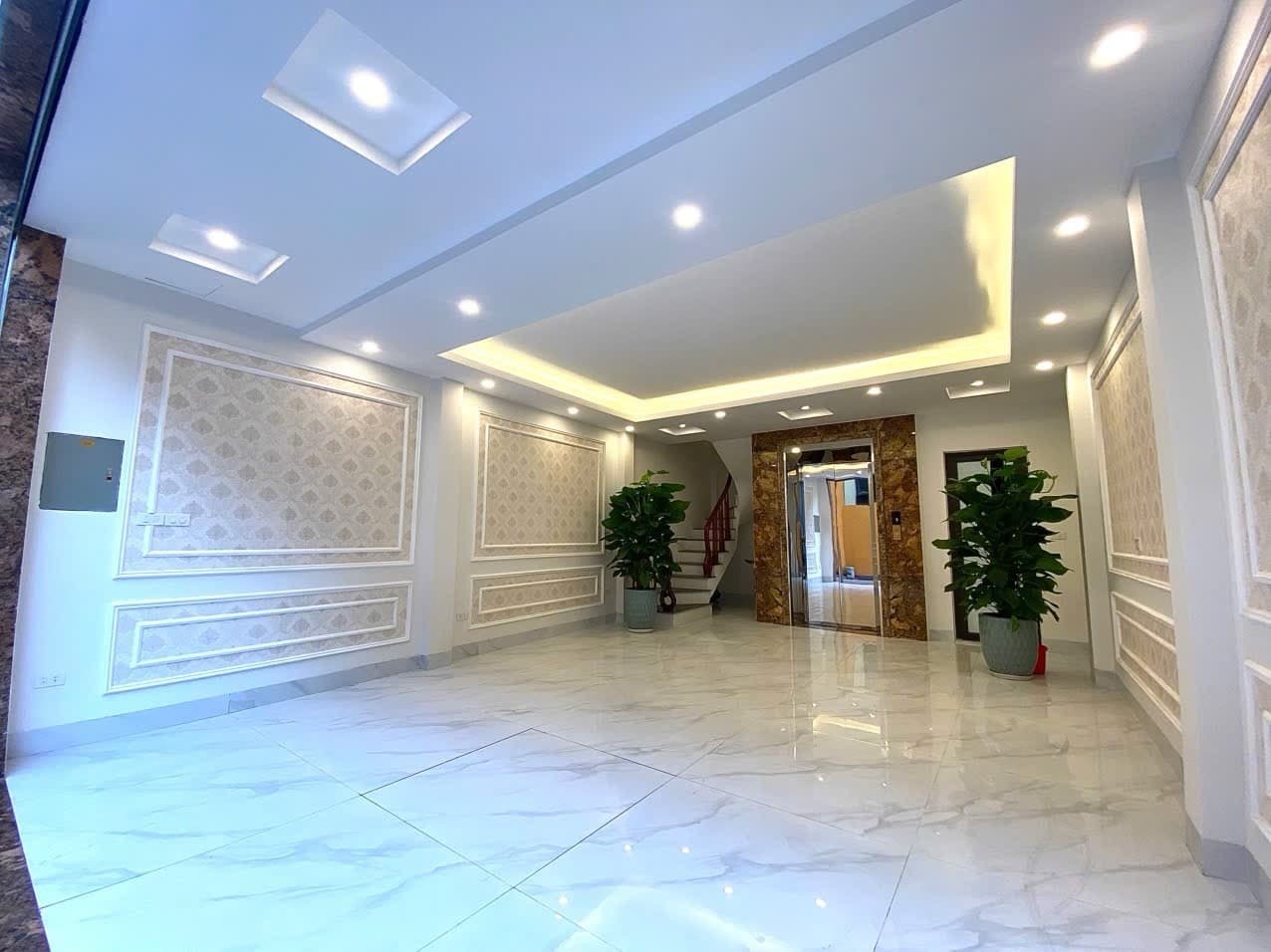 Nhà đất mặt phố, Long Biên, Hà Nội - 71m² giá 17.3 tỷ