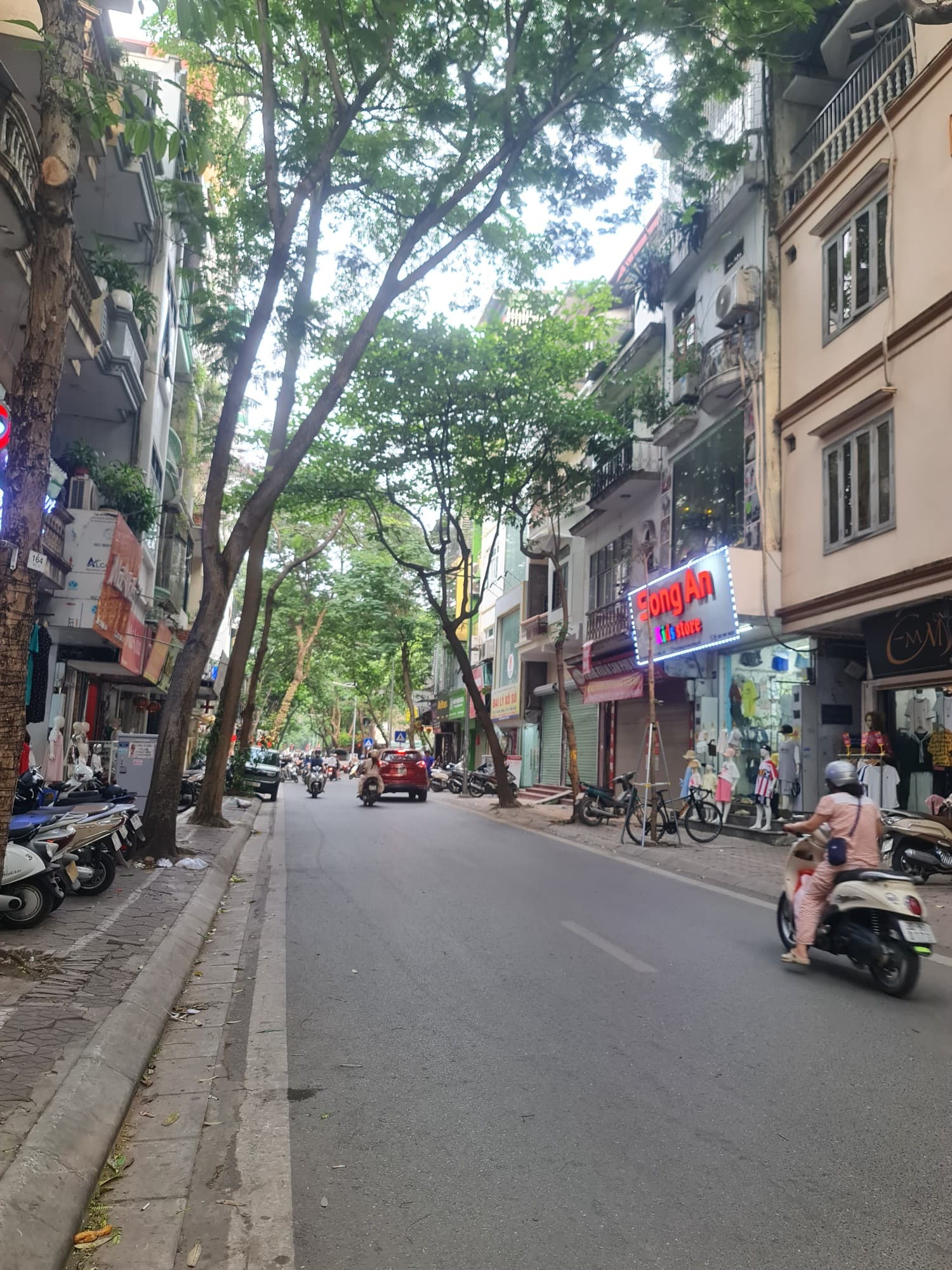 Nhà đất mặt phố, Cầu Giấy, Hà Nội - 77m² giá 45 tỷ