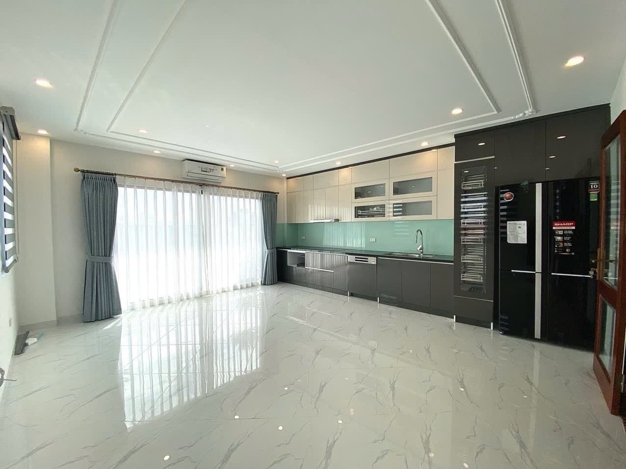 Nhà đất mặt phố, Long Biên, Hà Nội - 50m² giá 14.2 tỷ