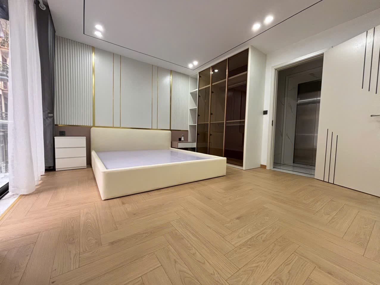 Nhà đất mặt phố, Long Biên, Hà Nội - 36m² giá 19.5 tỷ