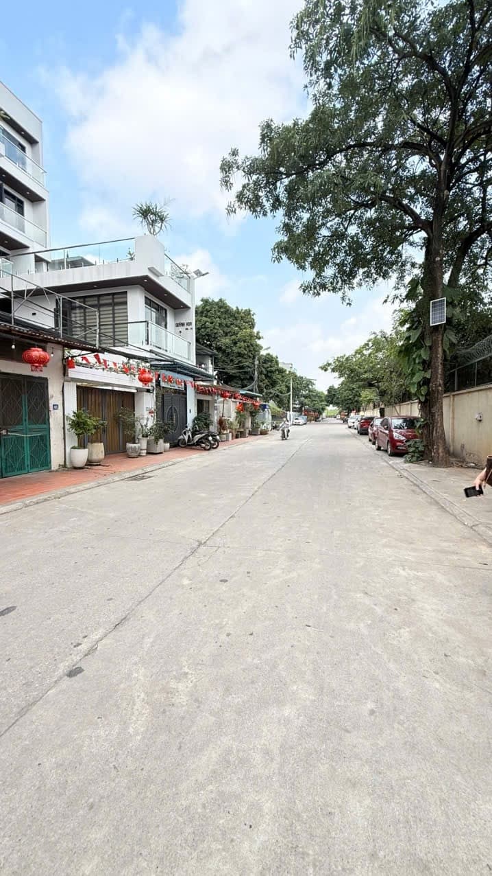 Nhà đất mặt phố, Long Biên, Hà Nội - 104m² giá 30 tỷ