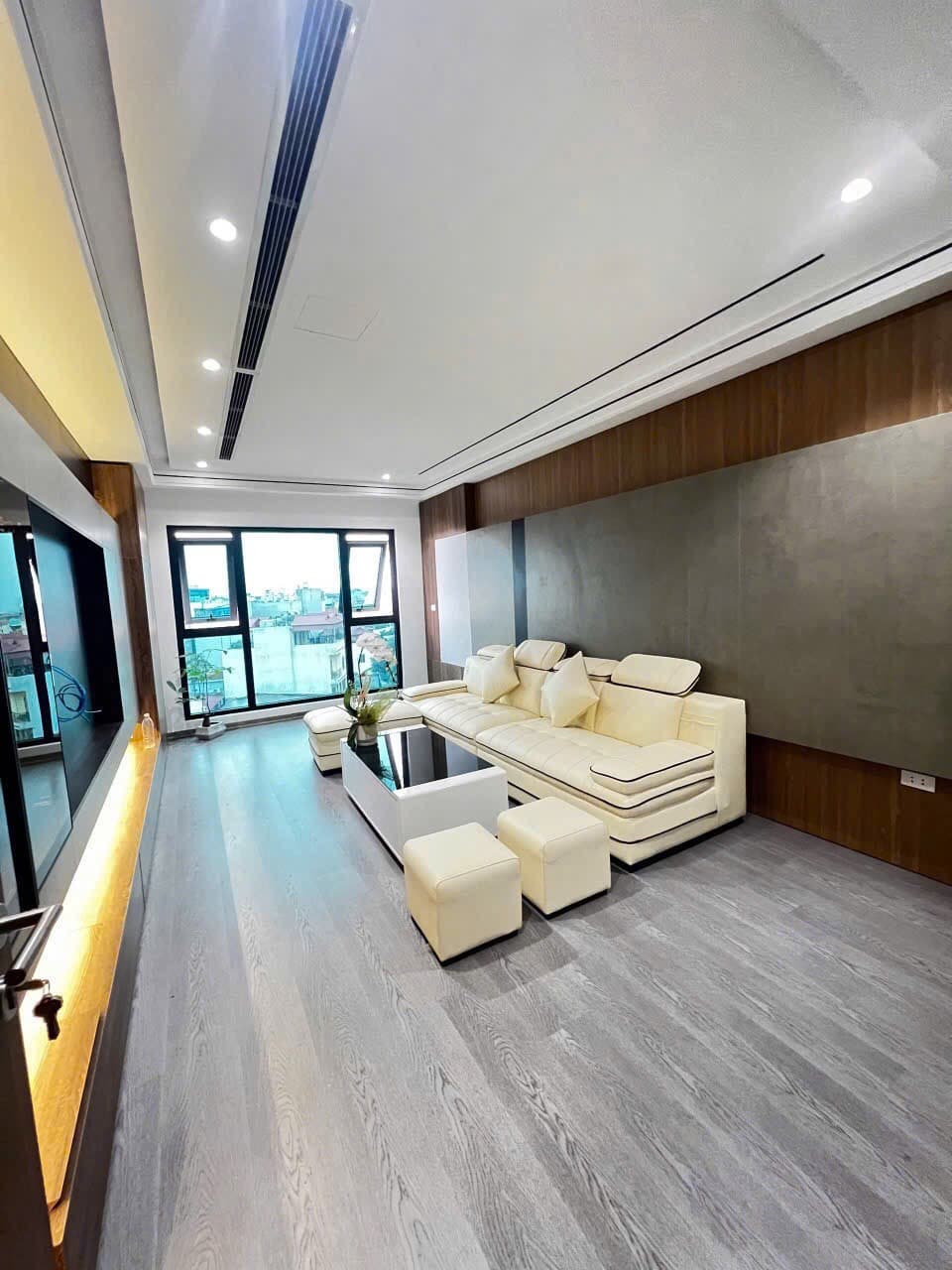 Nhà đất mặt phố, Long Biên, Hà Nội - 31m² giá 12.8 tỷ