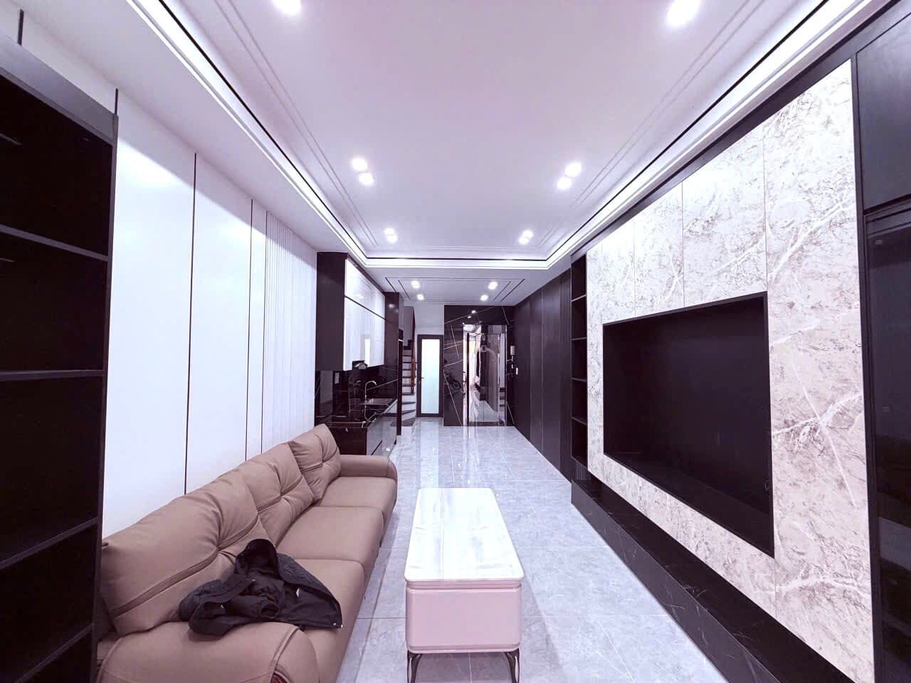 Nhà đất mặt phố, Long Biên, Hà Nội - 45m² giá 9.8 tỷ