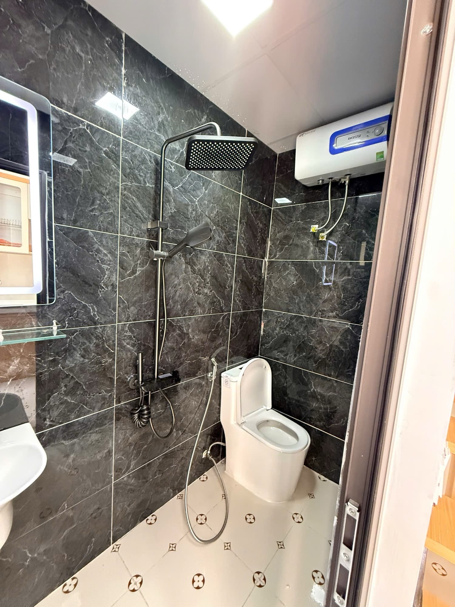 Căn hộ mặt phố, Hai Bà Trưng, Hà Nội - 16m² giá 2.85 tỷ