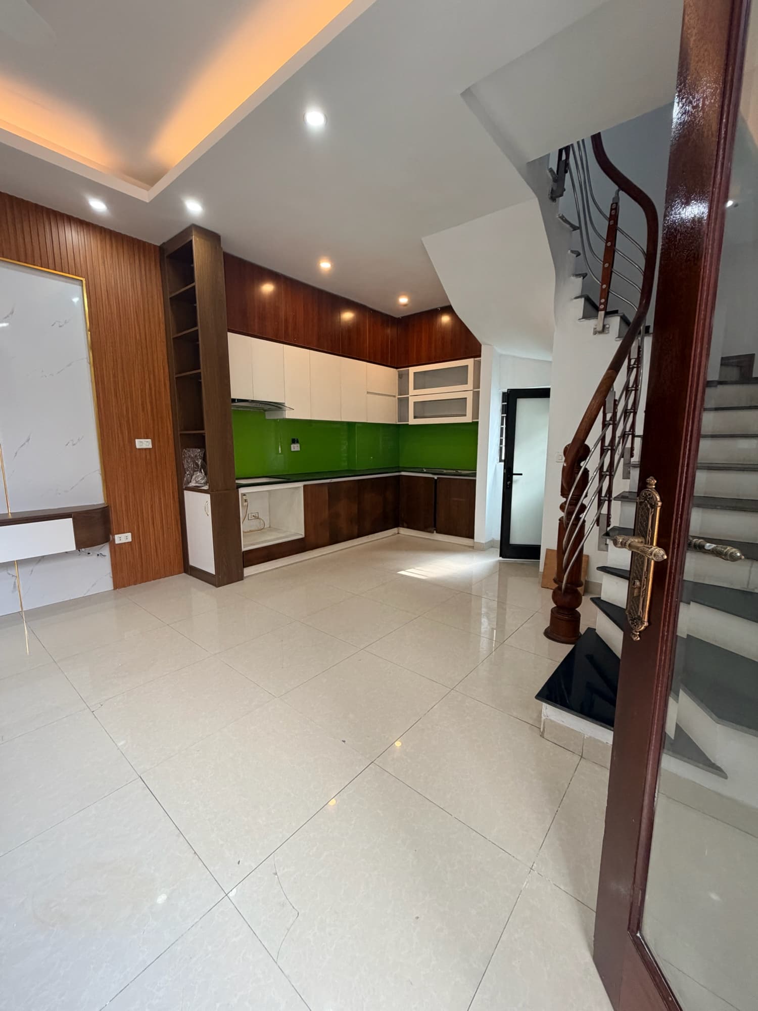 Nhà đất mặt phố, Long Biên, Hà Nội - 33m² giá 8.6 tỷ