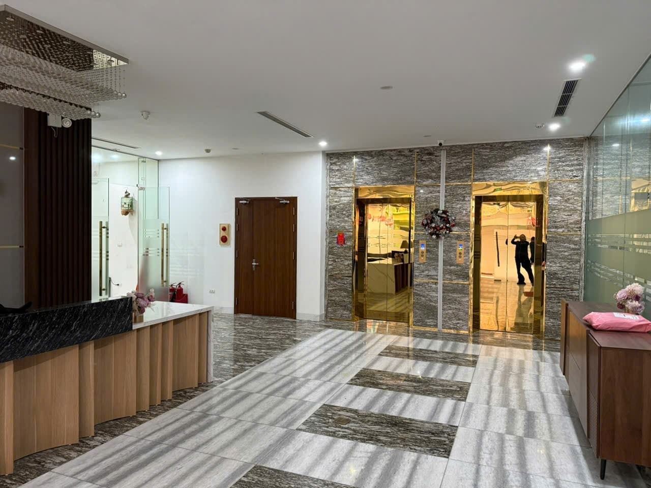 Nhà đất mặt phố, Tây Hồ, Hà Nội - 288m² giá 154 tỷ
