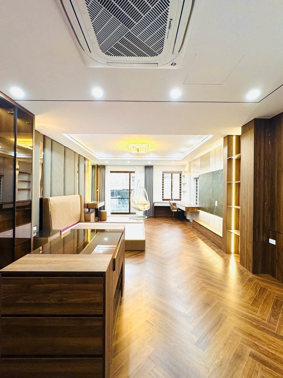 Nhà đất mặt phố, Long Biên, Hà Nội - 80m² giá 21.1 tỷ