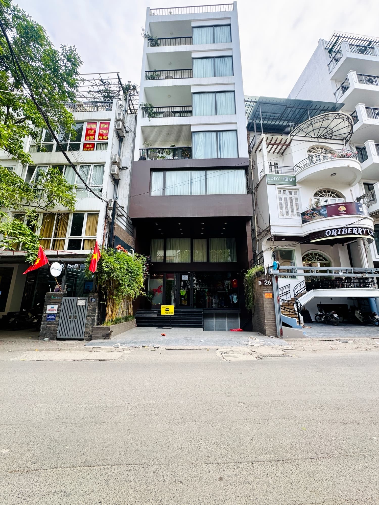 Nhà đất mặt phố, Tây Hồ, Hà Nội - 350m² giá 330 tỷ