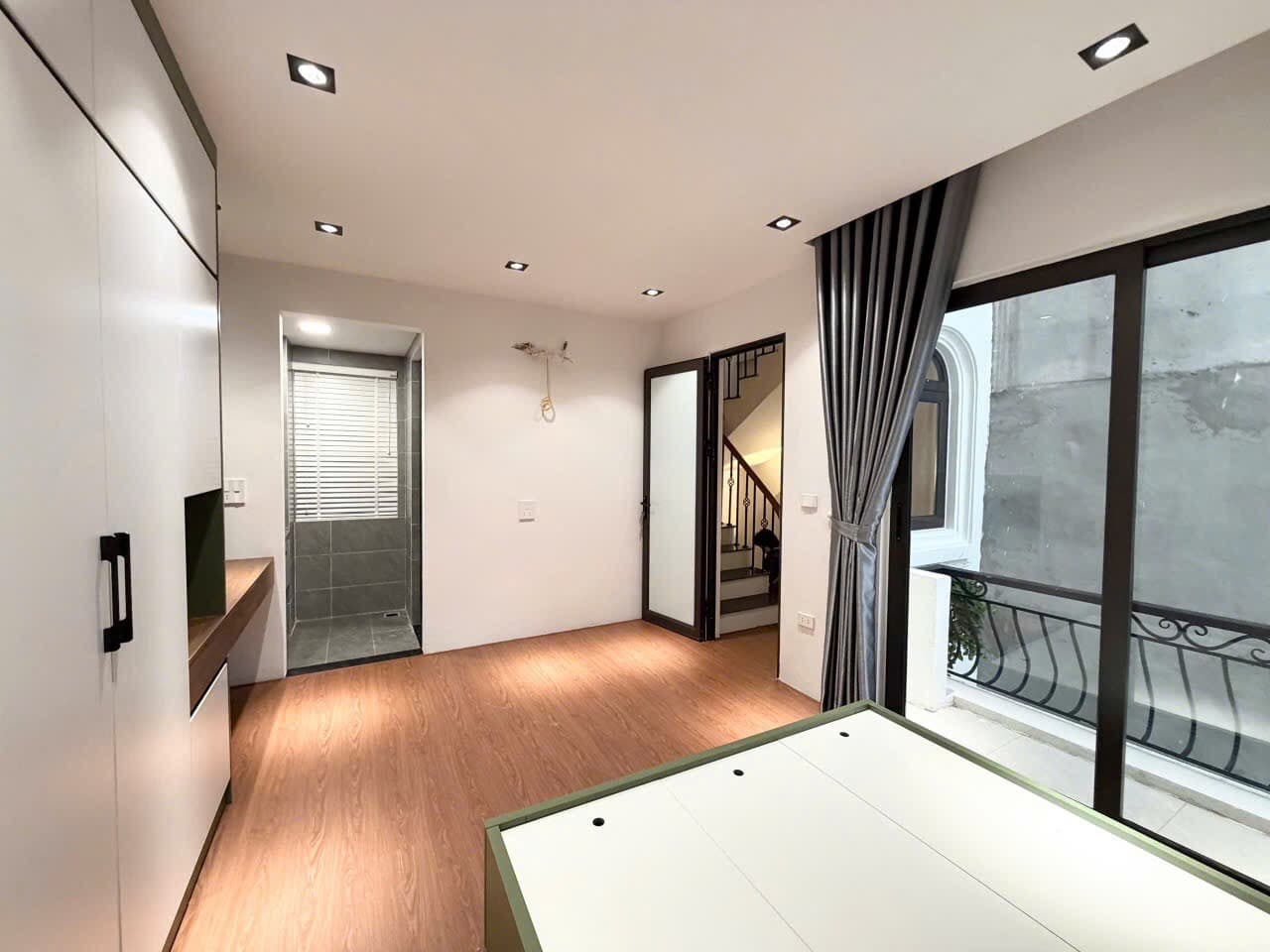 Nhà đất mặt phố, Long Biên, Hà Nội - 30m² giá 8.3 tỷ