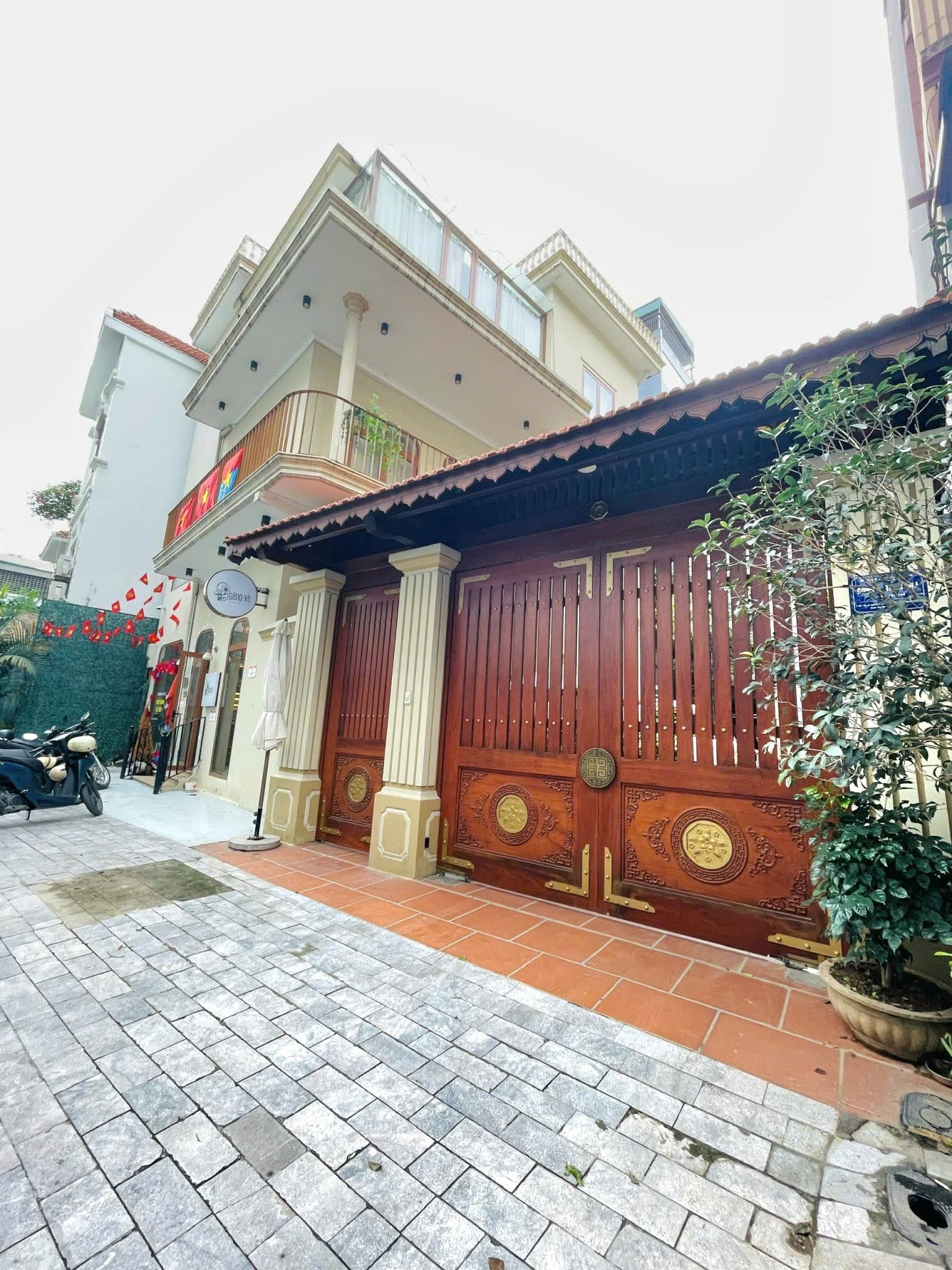 Nhà đất mặt phố, Tây Hồ, Hà Nội - 750m² giá 420 tỷ