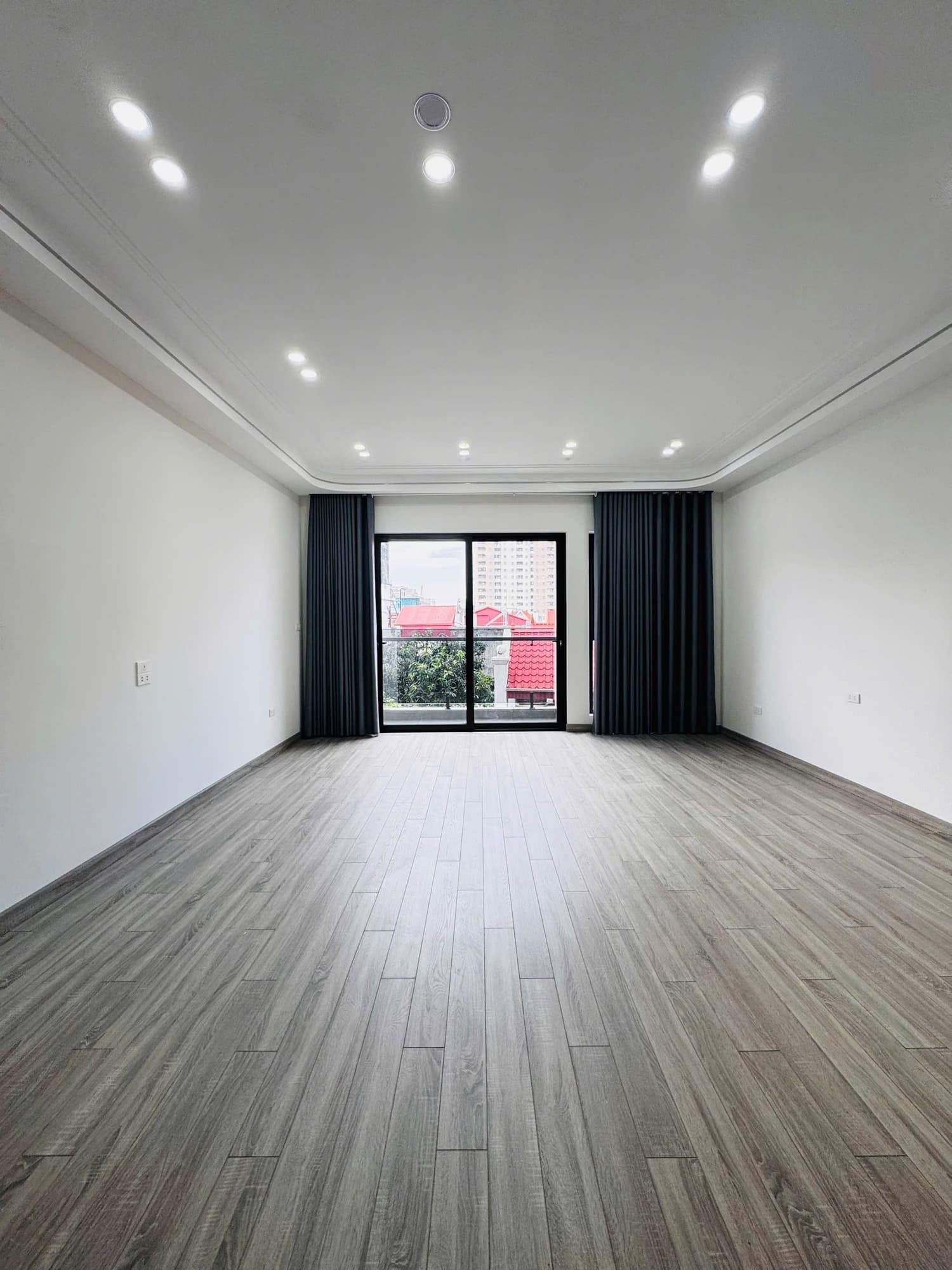 Nhà đất mặt phố, Long Biên, Hà Nội - 50m² giá 11.7 tỷ