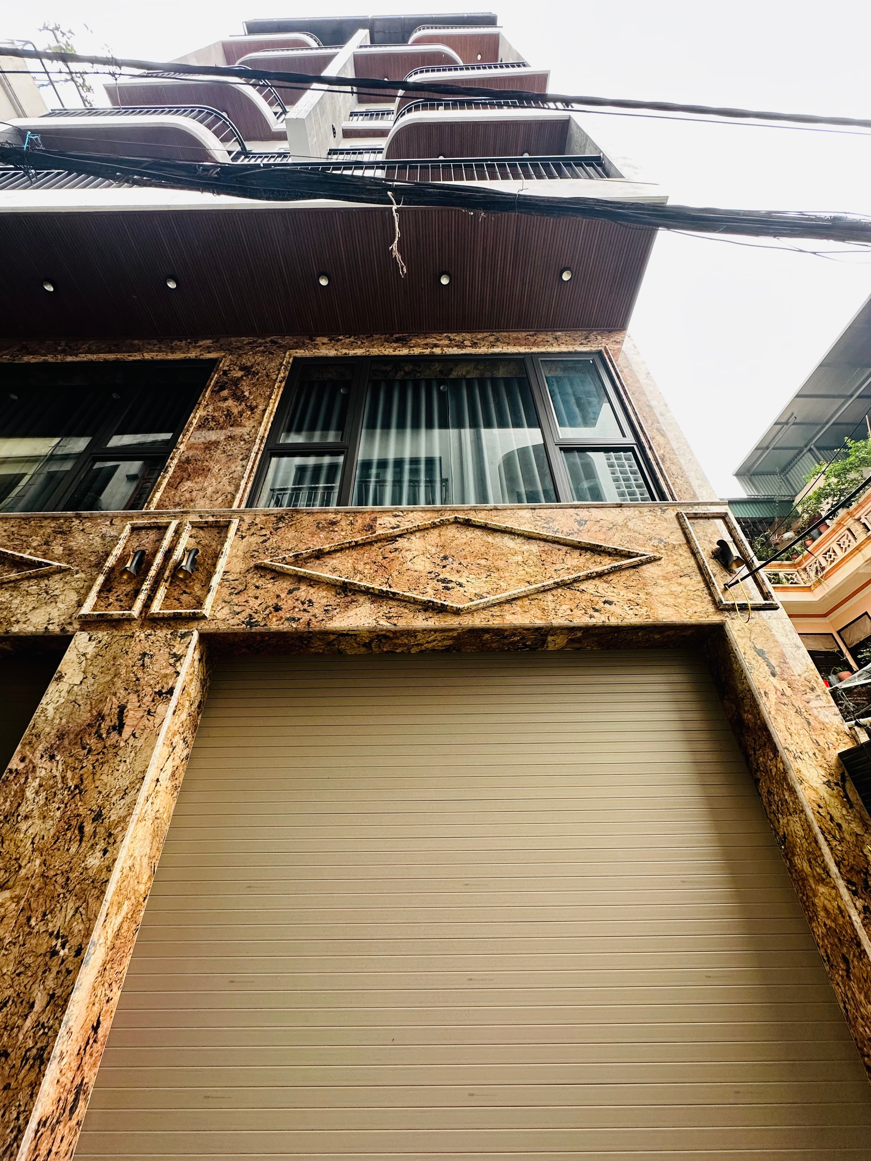 Nhà đất mặt phố, Long Biên, Hà Nội - 52m² giá 16.2 tỷ