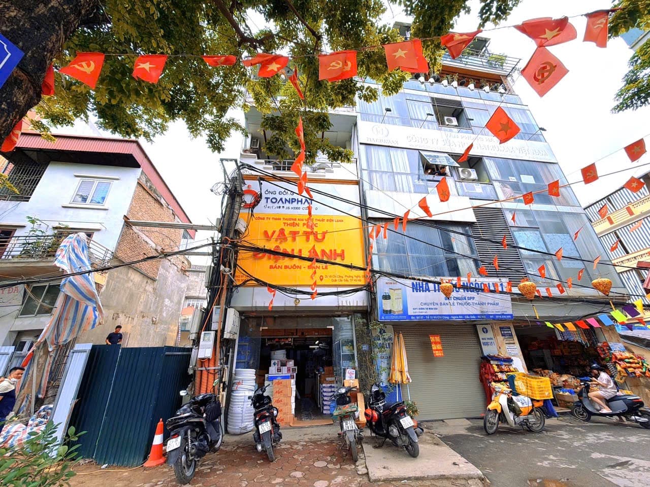 Nhà đất mặt phố, Cầu Giấy, Hà Nội - 100m² giá 65 tỷ