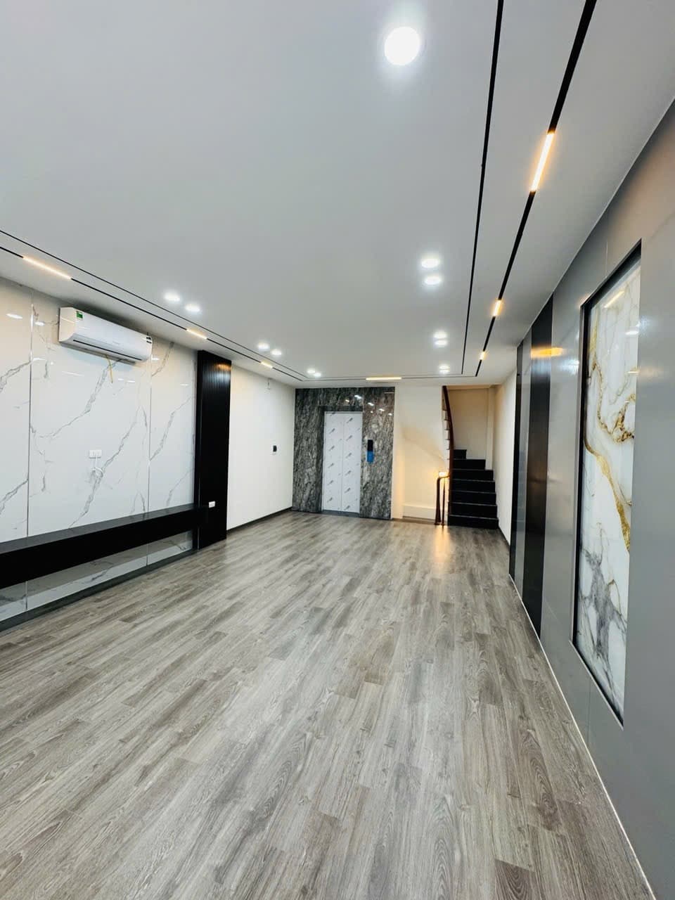 Nhà đất mặt phố, Hoàng Mai, Hà Nội - 60m² giá 29.8 tỷ