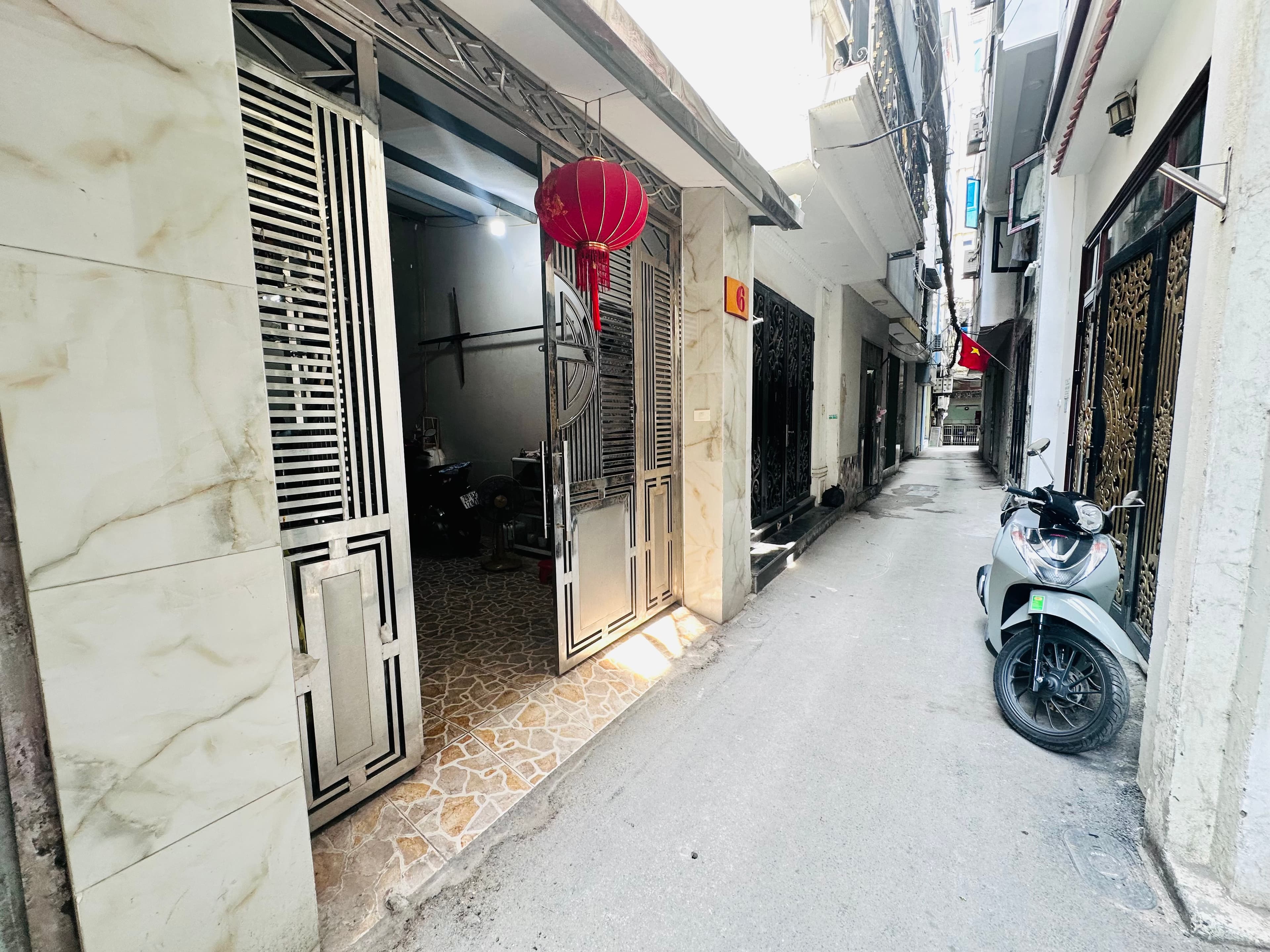 Nhà đất mặt phố, Cầu Giấy, Hà Nội - 61m² giá 19.5 tỷ