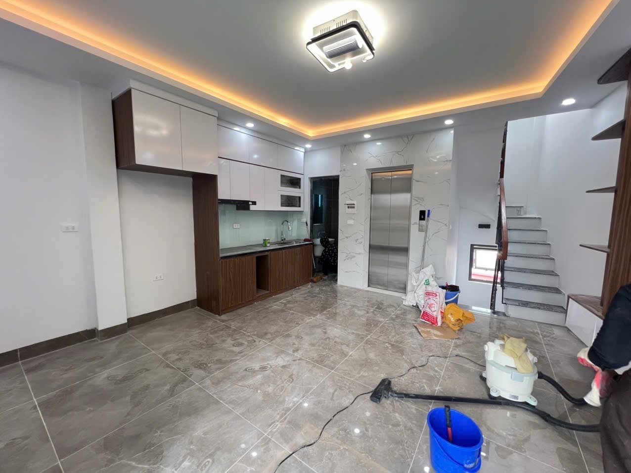 Nhà đất mặt phố, Cầu Giấy, Hà Nội - 39m² giá 11.28 tỷ