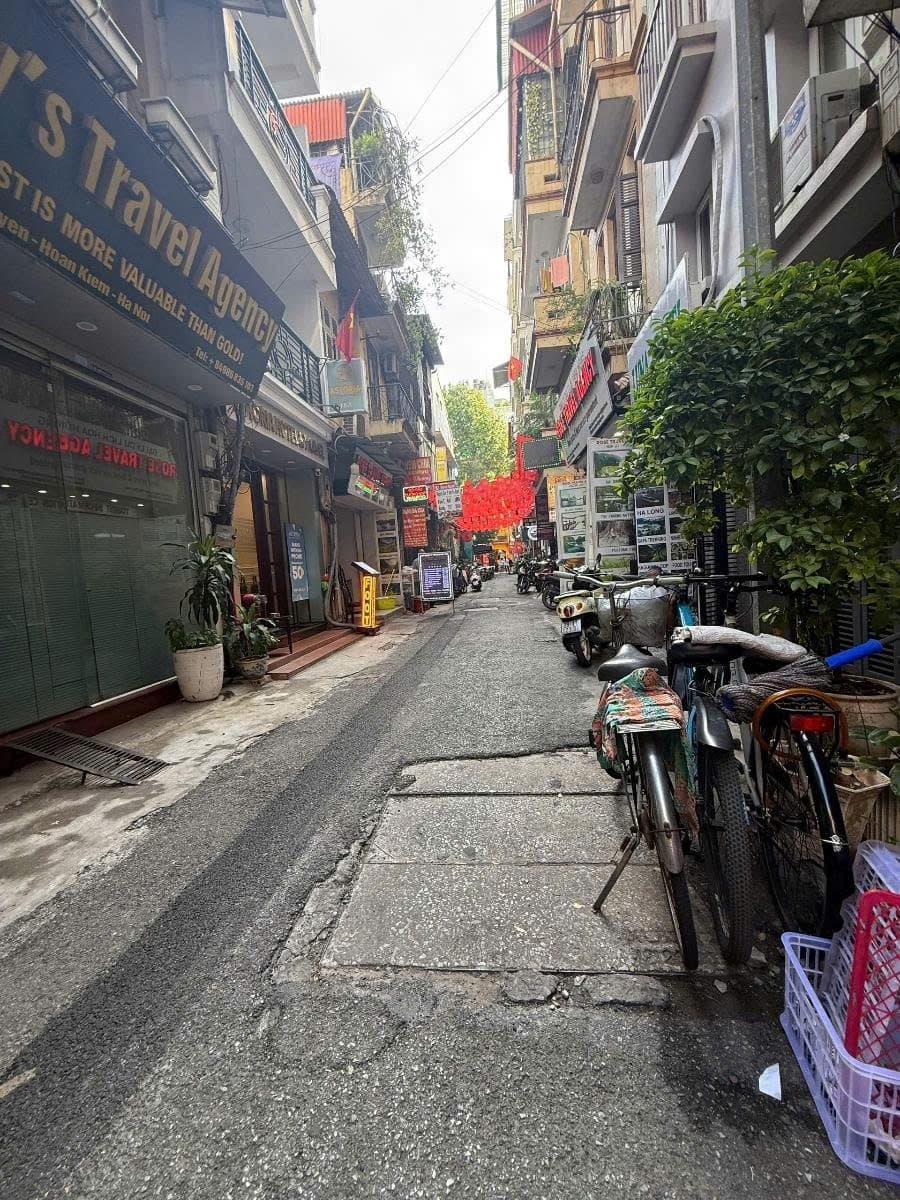 Nhà đất mặt phố, Hoàn Kiếm, Hà Nội - 100m² giá 186 tỷ