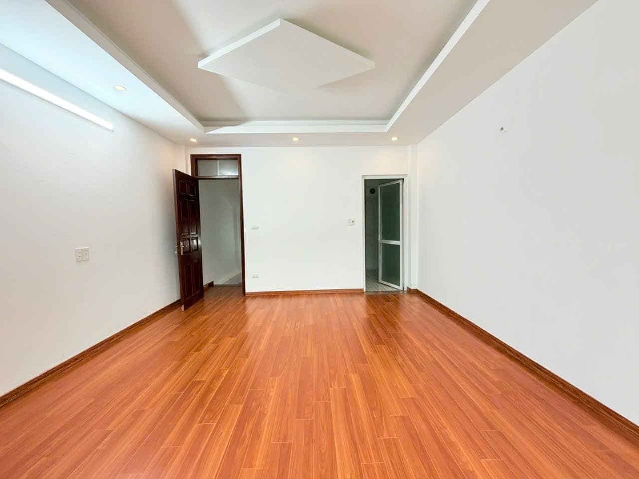 Nhà đất mặt phố, Hoàng Mai, Hà Nội - 37m² giá 9.98 tỷ