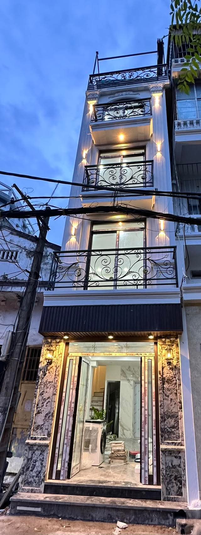 Nhà đất mặt phố, Hai Bà Trưng, Hà Nội - 27m² giá 11.986 tỷ