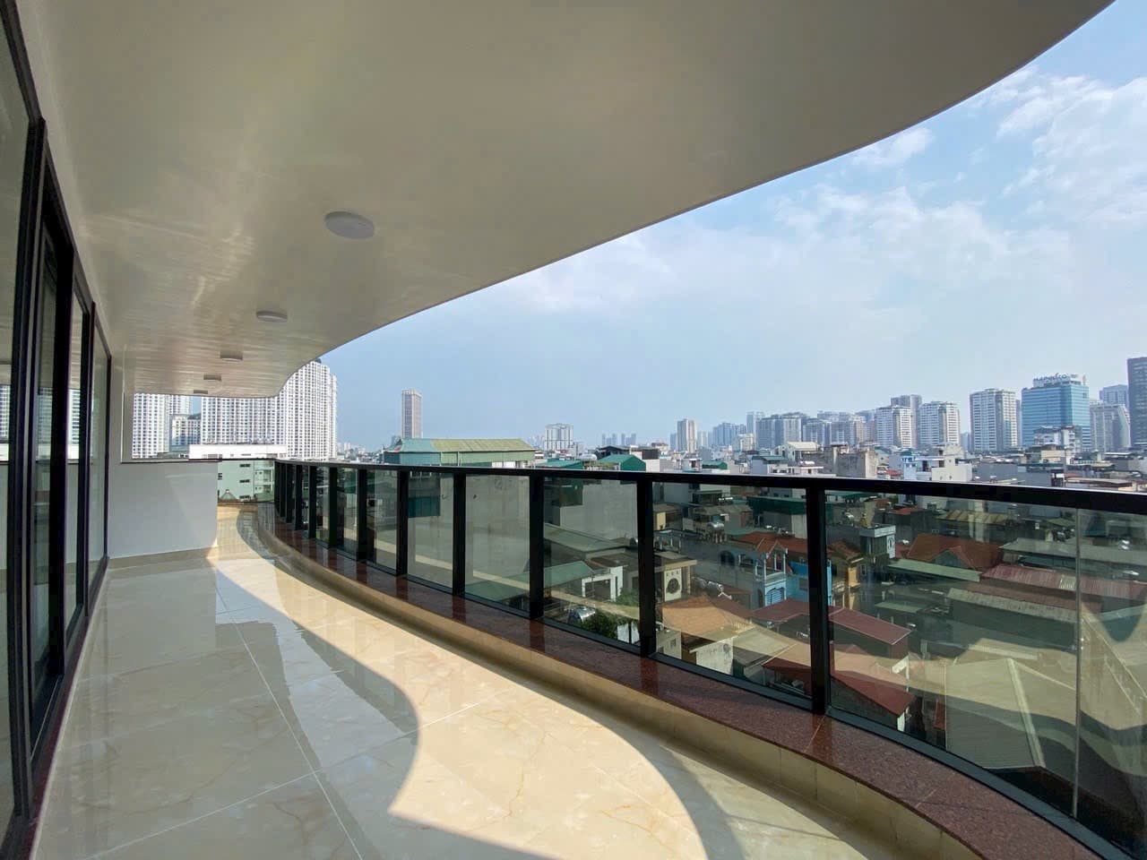 Nhà đất mặt phố, Tây Hồ, Hà Nội - 350m² giá 243 tỷ