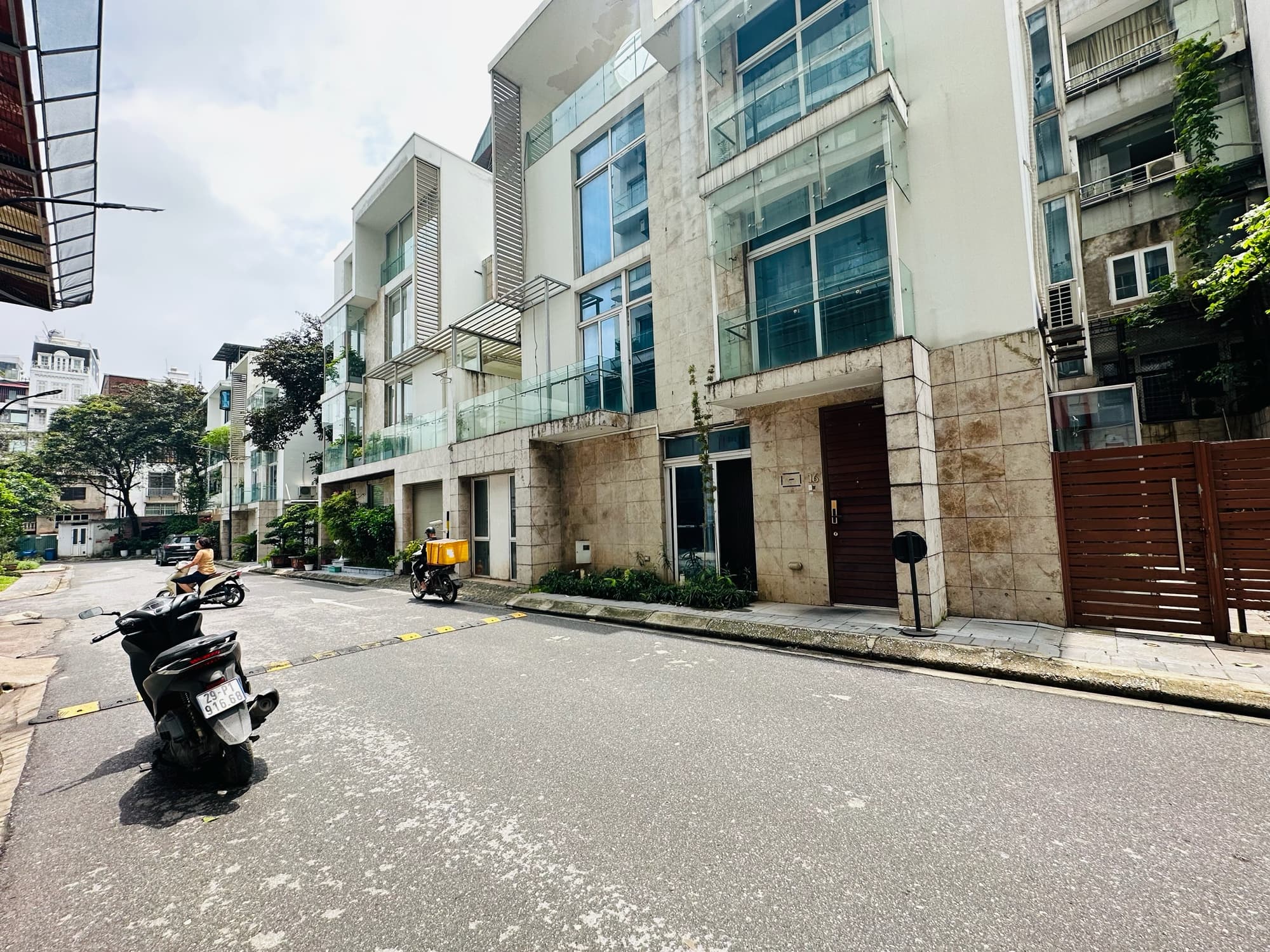 Nhà đất mặt phố, Tây Hồ, Hà Nội - 165m² giá 79 tỷ
