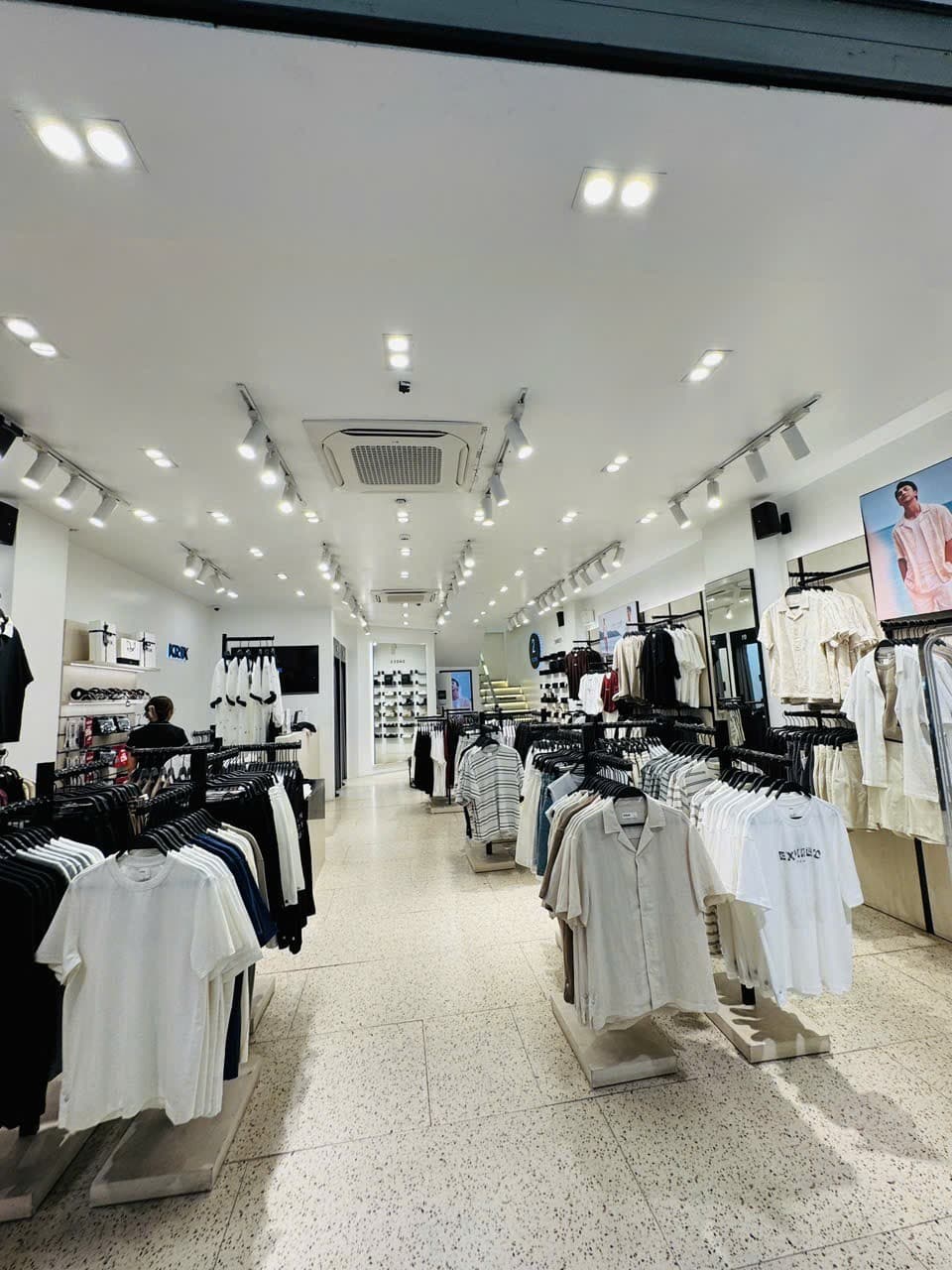 Nhà đất mặt phố, Cầu Giấy, Hà Nội - 83m² giá 78 tỷ